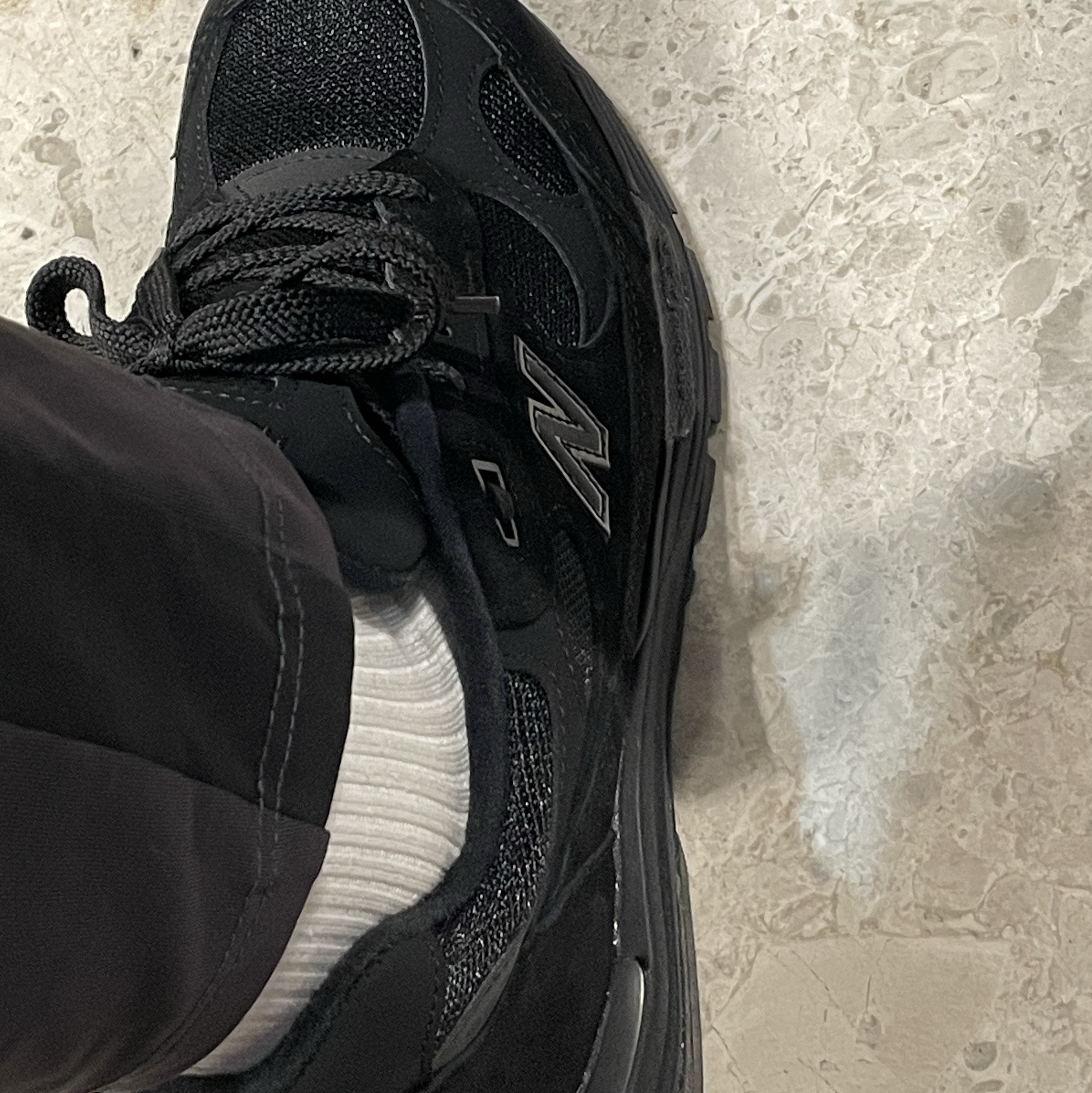 New Balance 992 Made in USA Core Black 착용 스타일 - 2