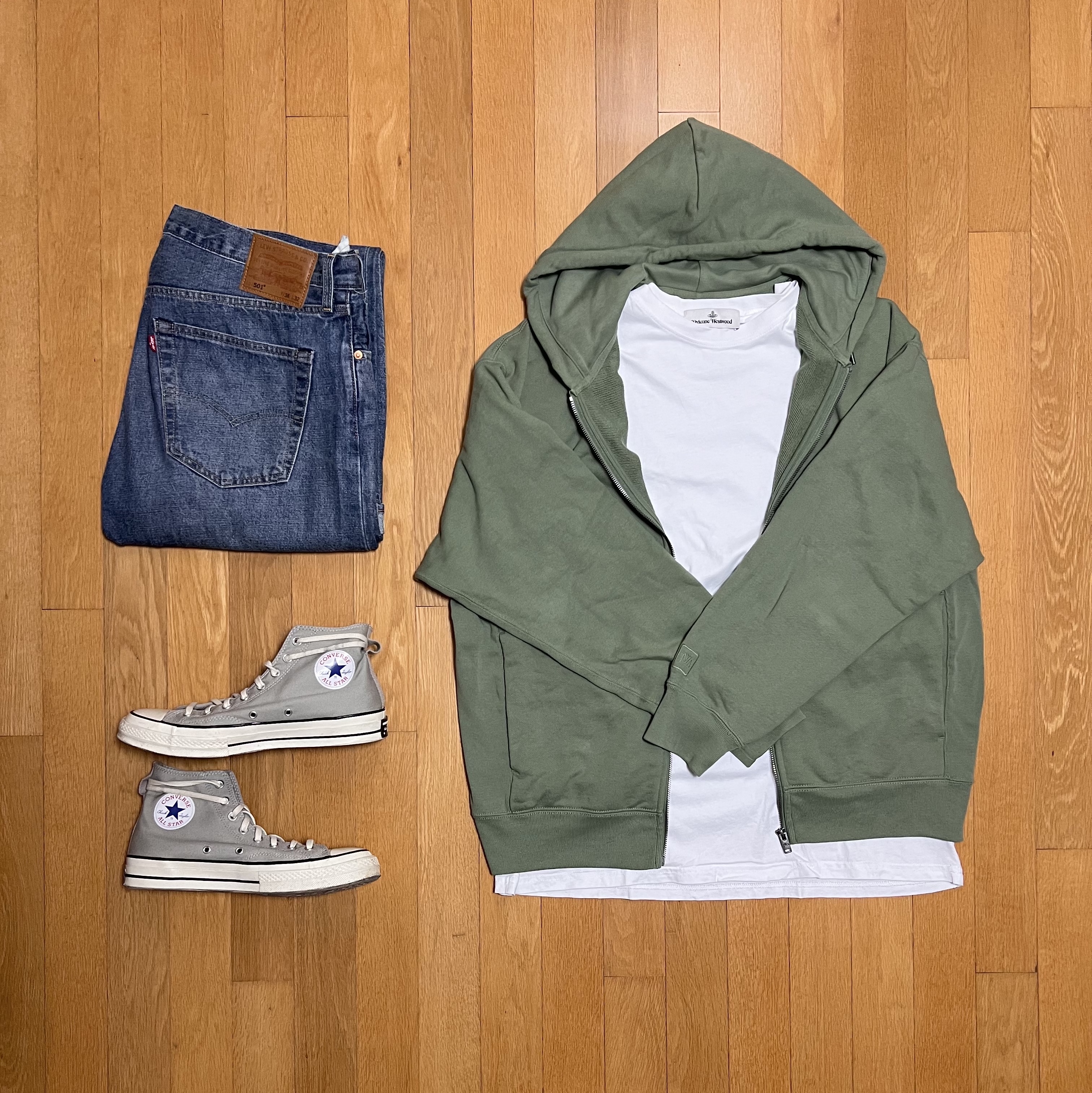 Uniqlo x JW Anderson Sweat Oversized Full Zip Parka Green - KR, Vivienne Westwood Classic Logo T-Shirt White 착용 스타일