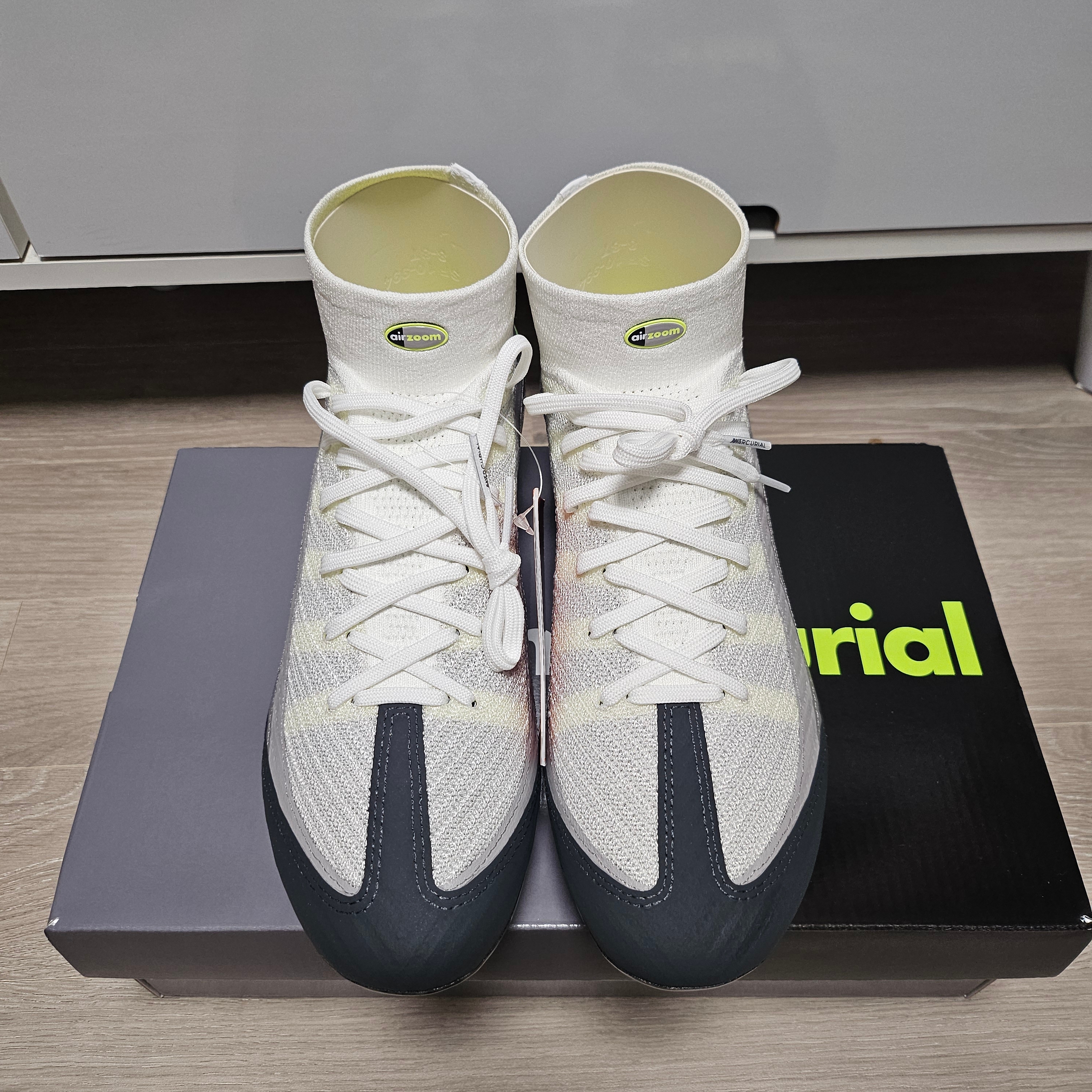 Nike Zoom Mercurial Superfly 10 Elite AM 95 SE FG Black Neon Yellow 착용 스타일 - 3