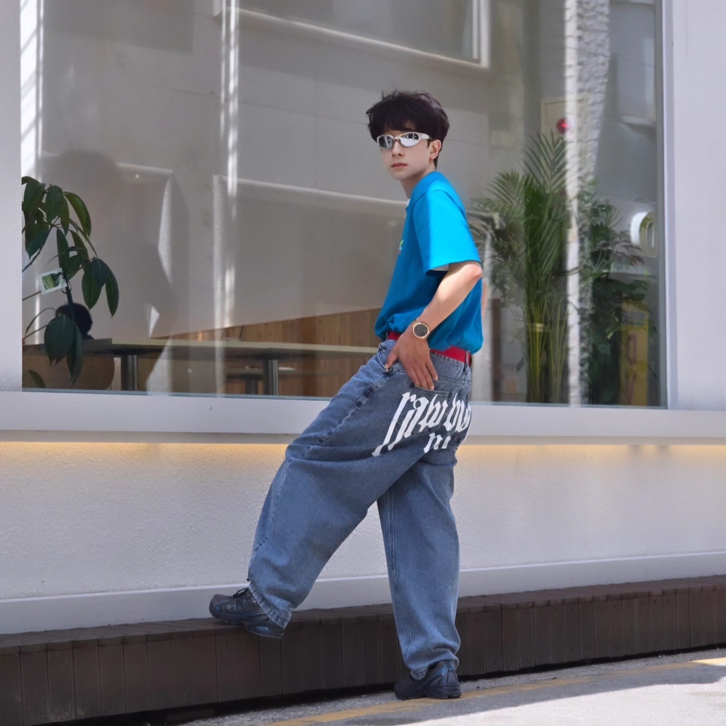 Palace x Adidas Nature T-Shirt Mystery Petrol - 22SS, NOMANUAL Raw Vision Denim Pants White Blue 착용 스타일 - 2