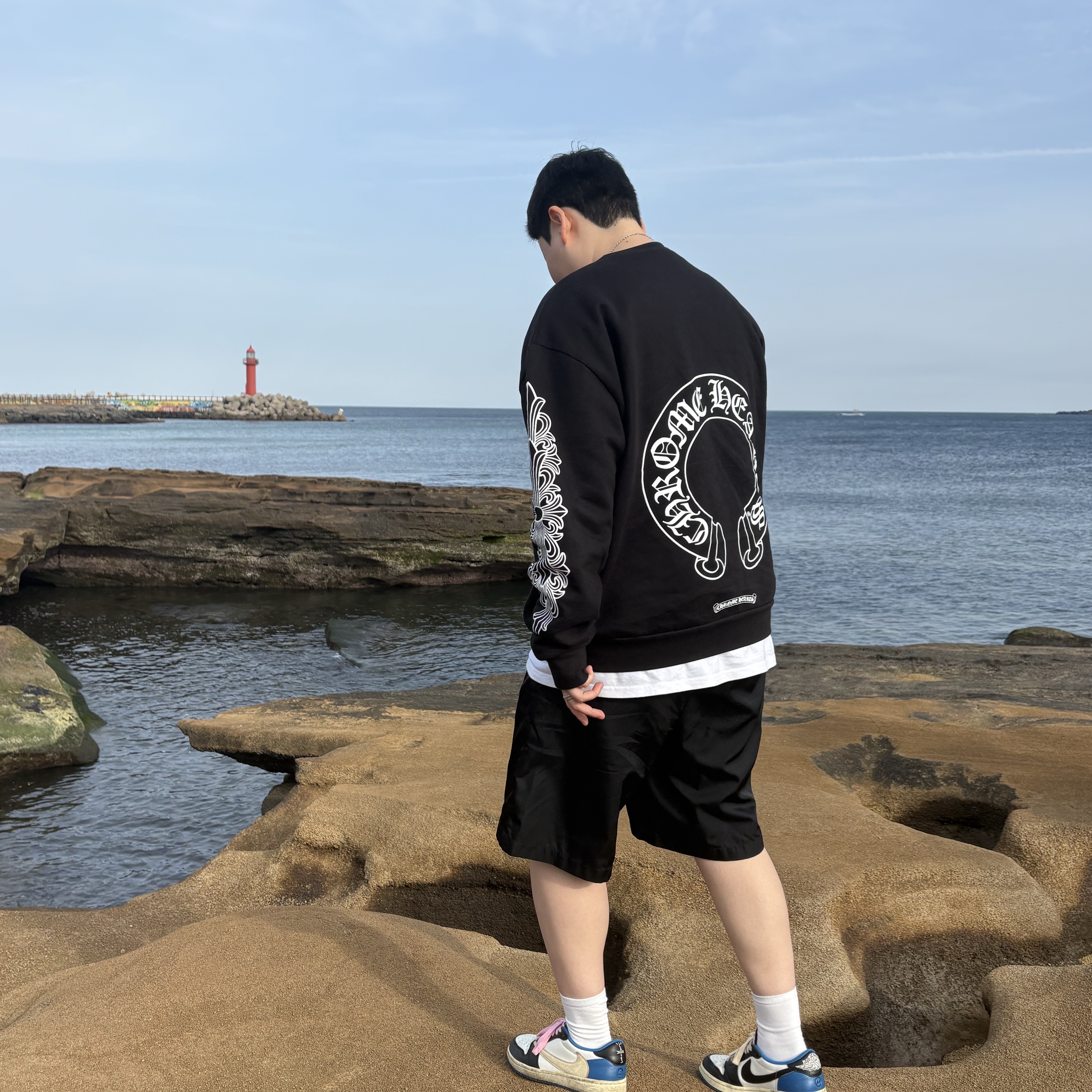 Chrome Hearts Horseshoe Logo Sweatshirt Black, Jordan 1 x Travis Scott x Fragment Retro Low OG SP Military Blue 착용 스타일