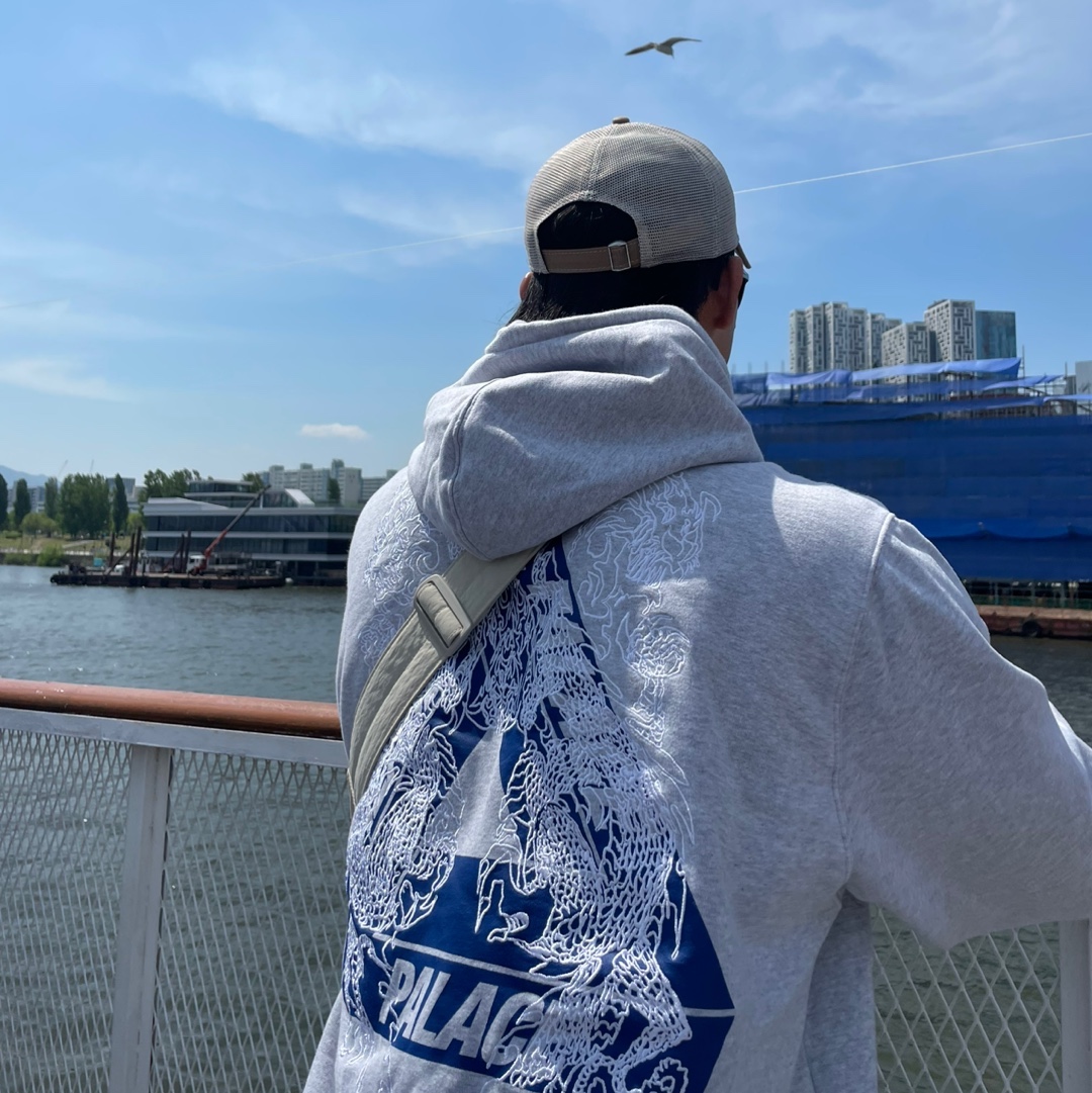 Palace Tri-Dragon Hood Grey Marl - 24SS 착용 스타일