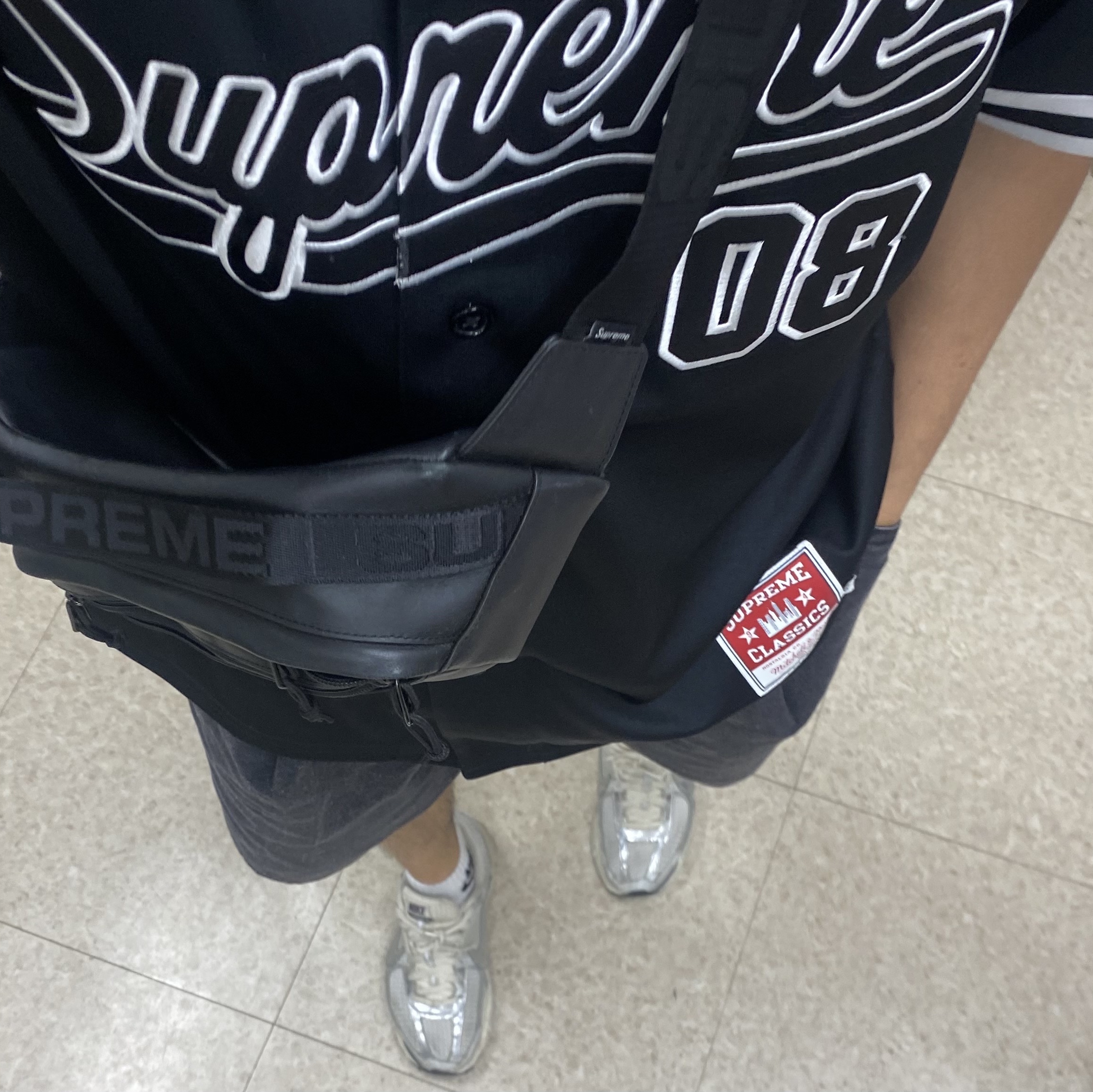 Supreme Leather Waist Bag Black - 24FW 착용 스타일