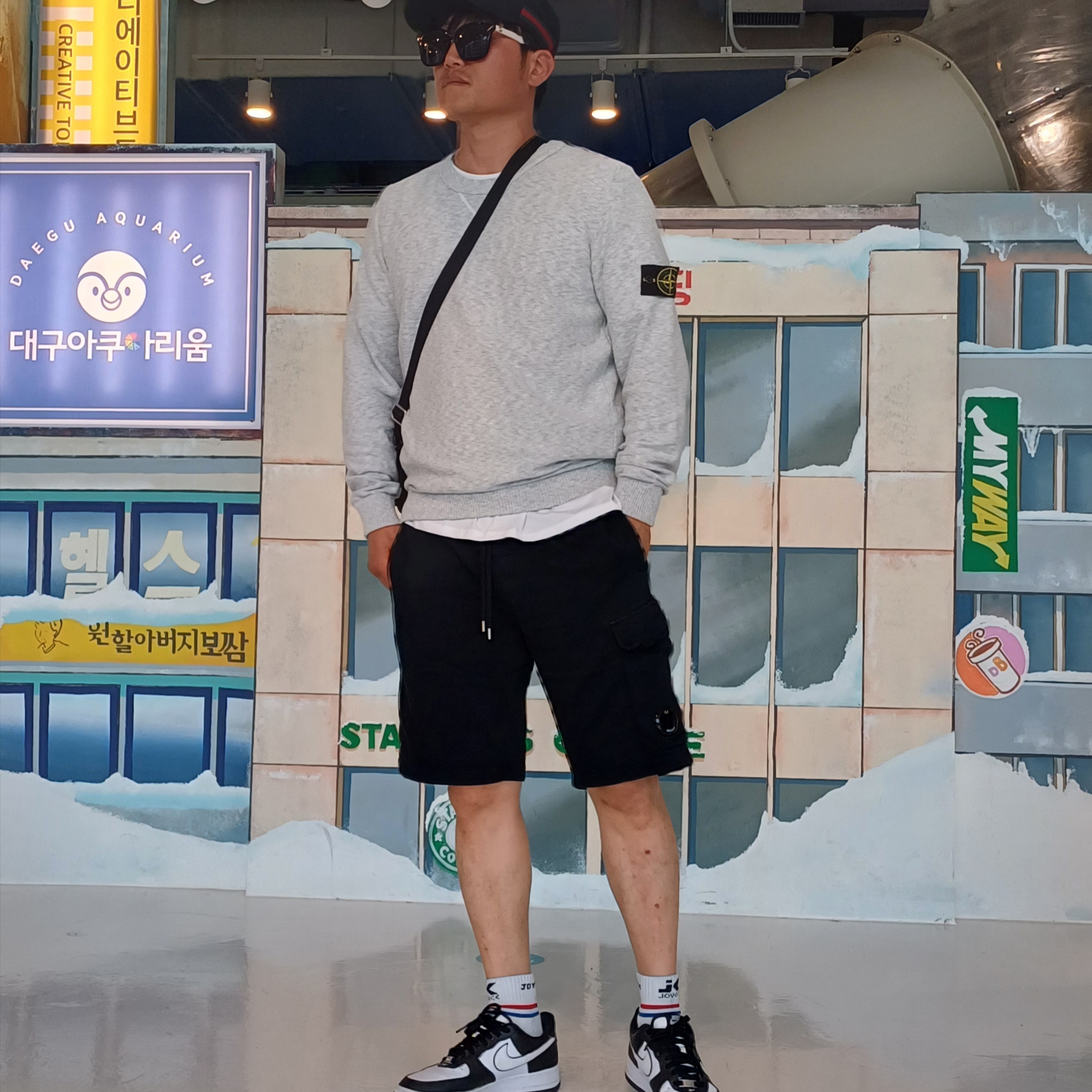 Nike Air Force 1 '07 Black White, Stone Island 63020 Crewneck Sweatshirt Melange Grey - 22FW 착용 스타일