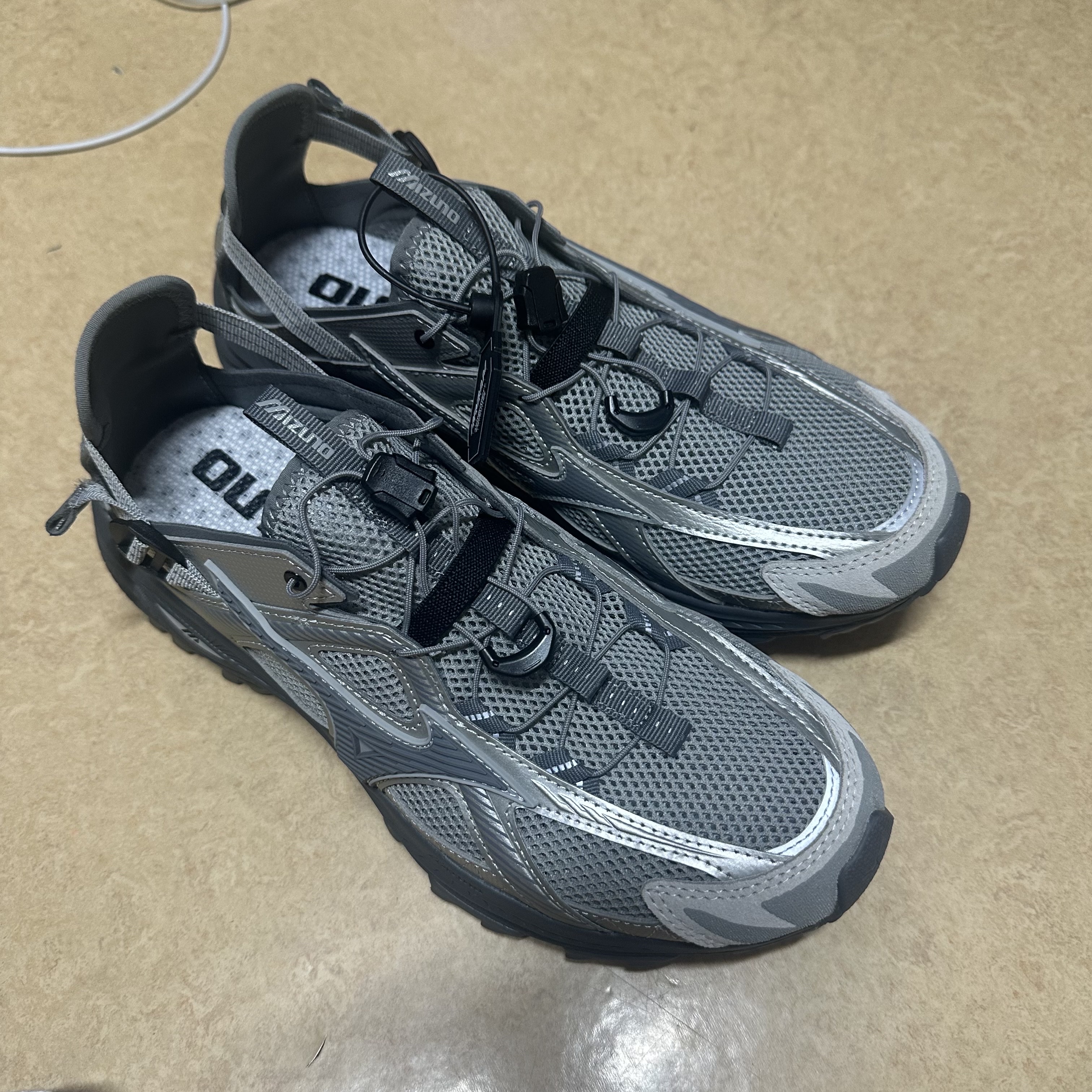 Mizuno Racer Trail SE Silver Grey 착용 스타일 - 1