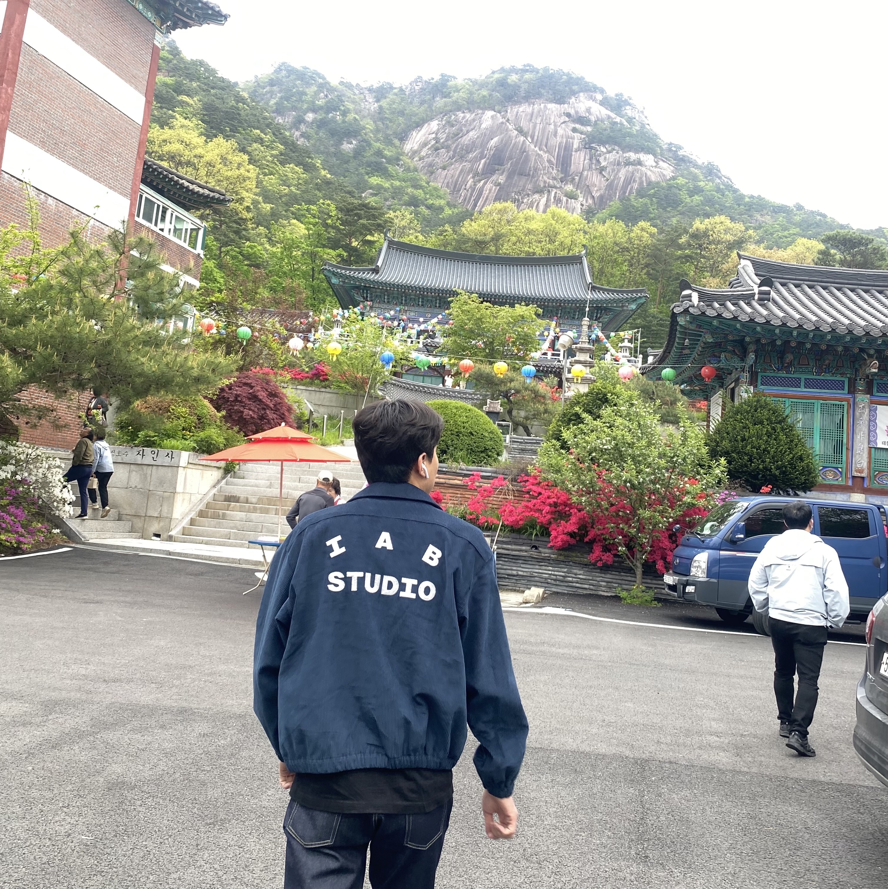 IAB Studio Corduroy Jacket Midnight Blue 착용 스타일