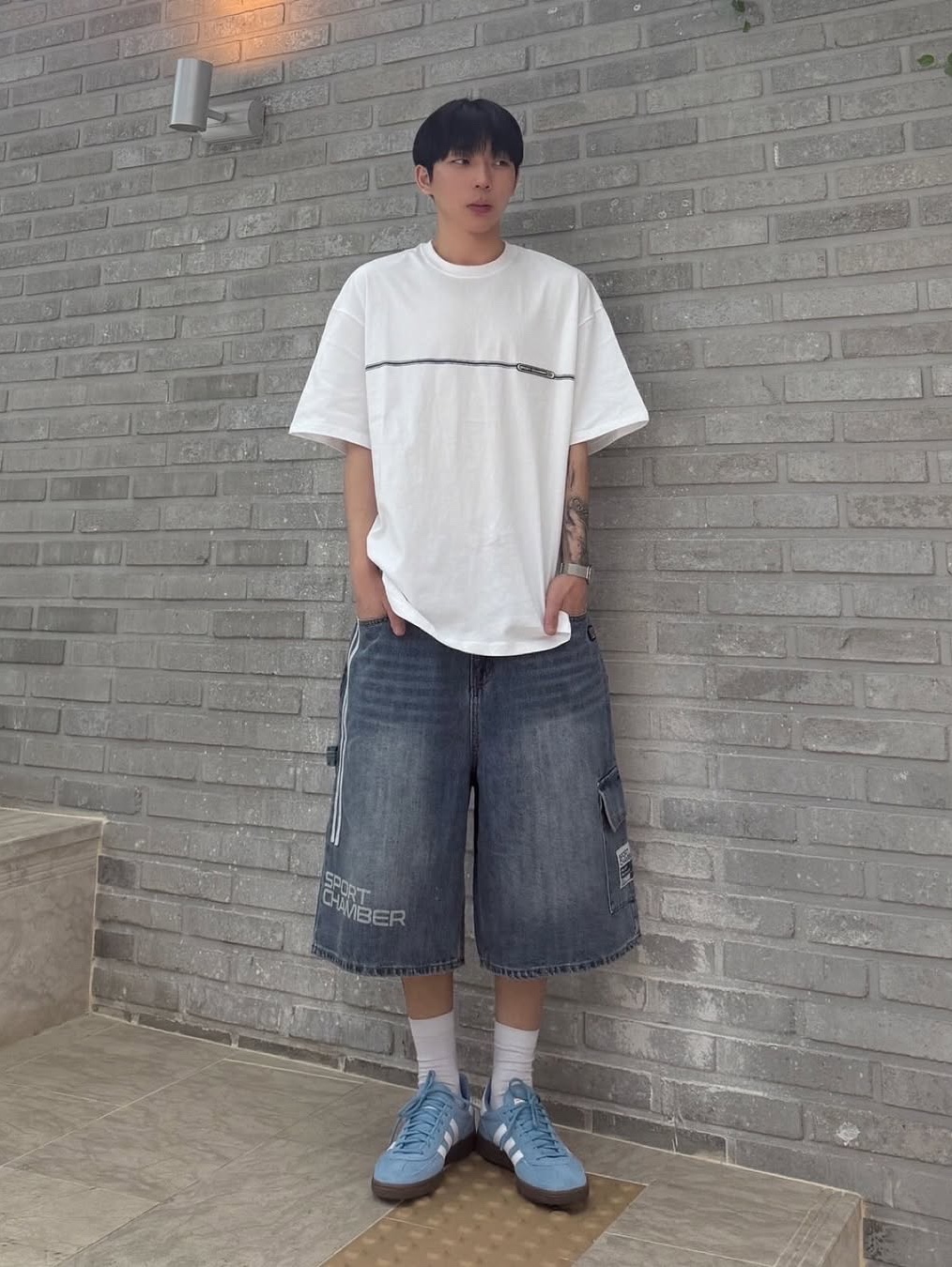SPORT CHAMBER SC Line Symbol T-Shirt White, Adidas Spezial Handball Light Blue 착용 스타일 - 1