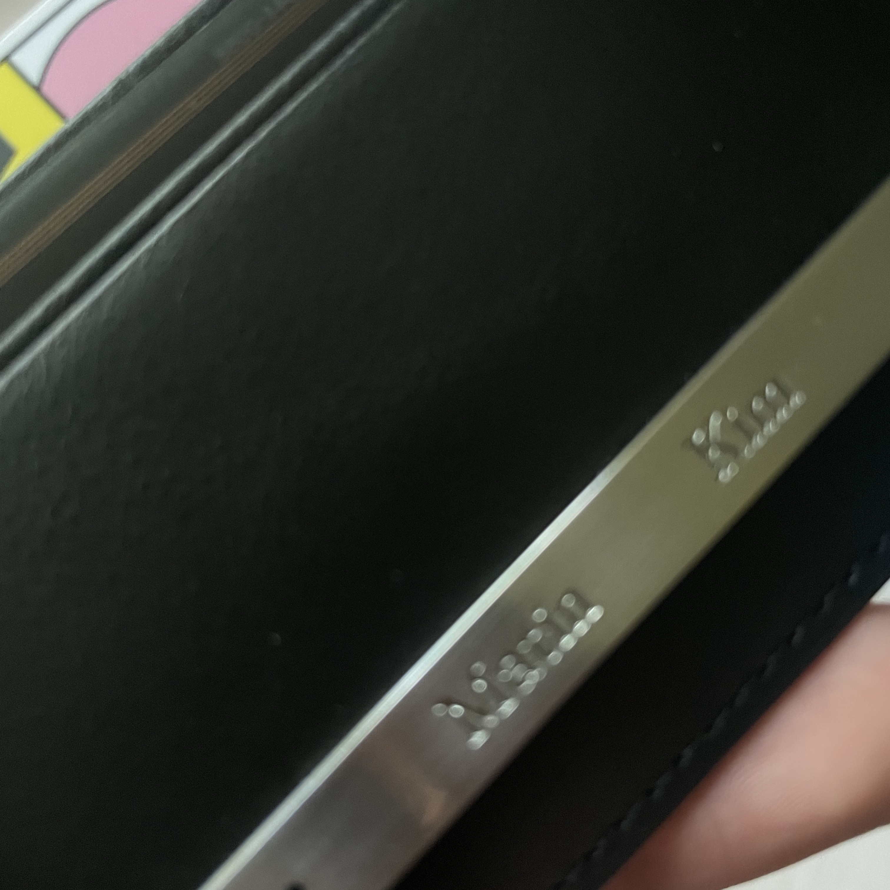 Matin Kim Vintage Card Wallet Black 착용 스타일