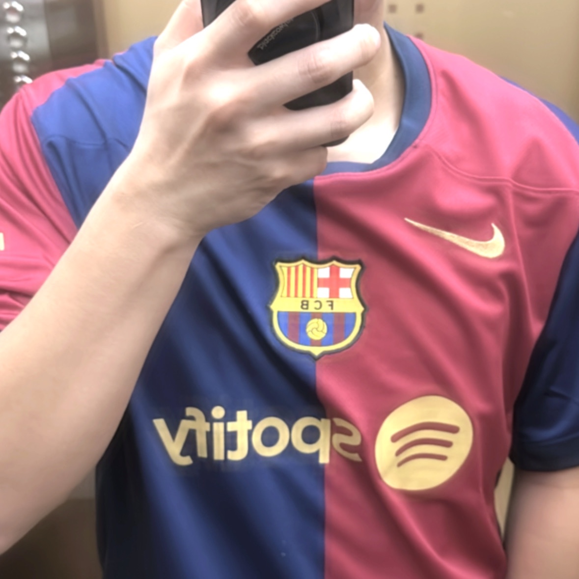 Nike FC Barcelona 2024/25 Dri-Fit Stadium Home Jersey Deep Royal Blue Noble Red (Non Marking Ver.) 착용 스타일