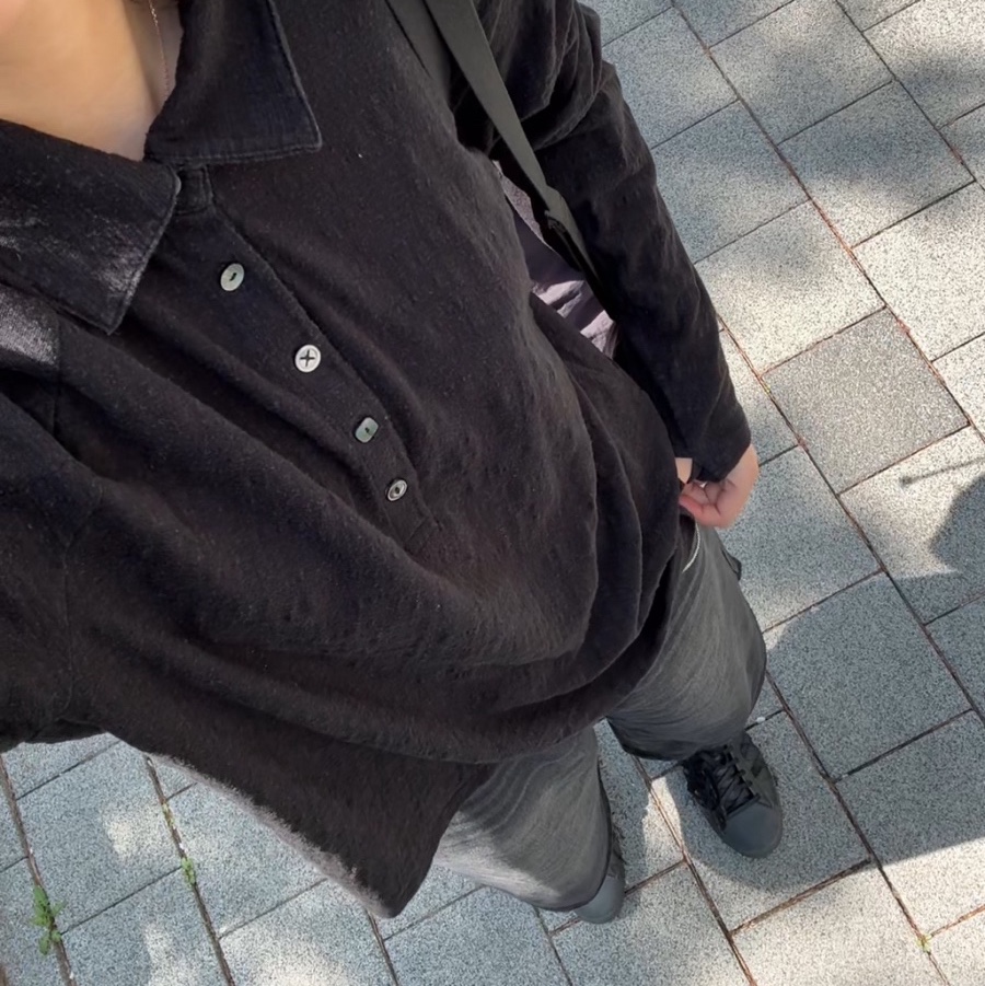 Hatchingroom Polo T-Shirt Black, Y-3 Superstar Triple Black 착용 스타일