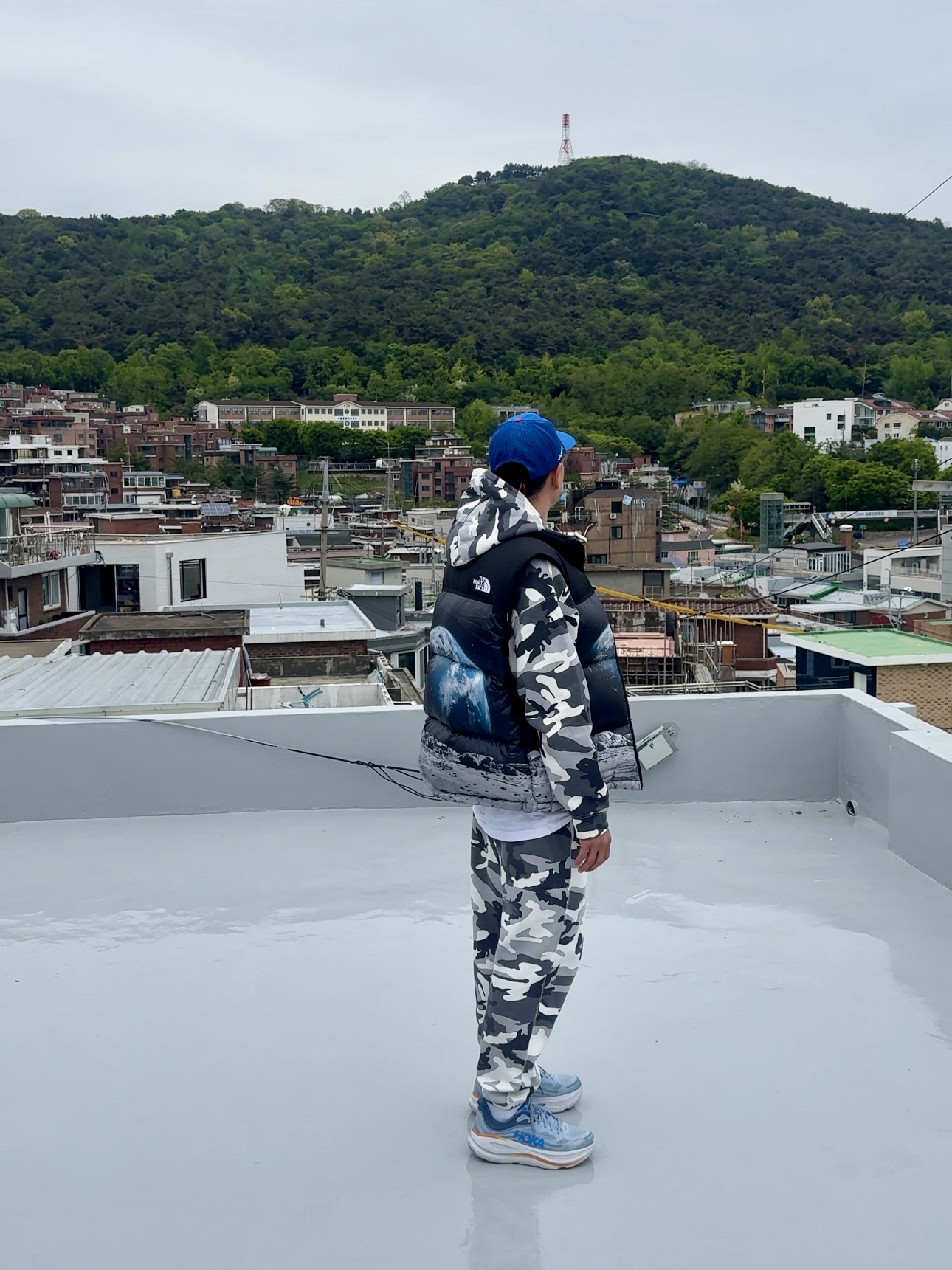 The North Face 1996 Novelty Nuptse RDS Down Vest Black, Nike NRG Solo Swoosh Fleece Hoodie Sail White Camo - US/EU 착용 스타일