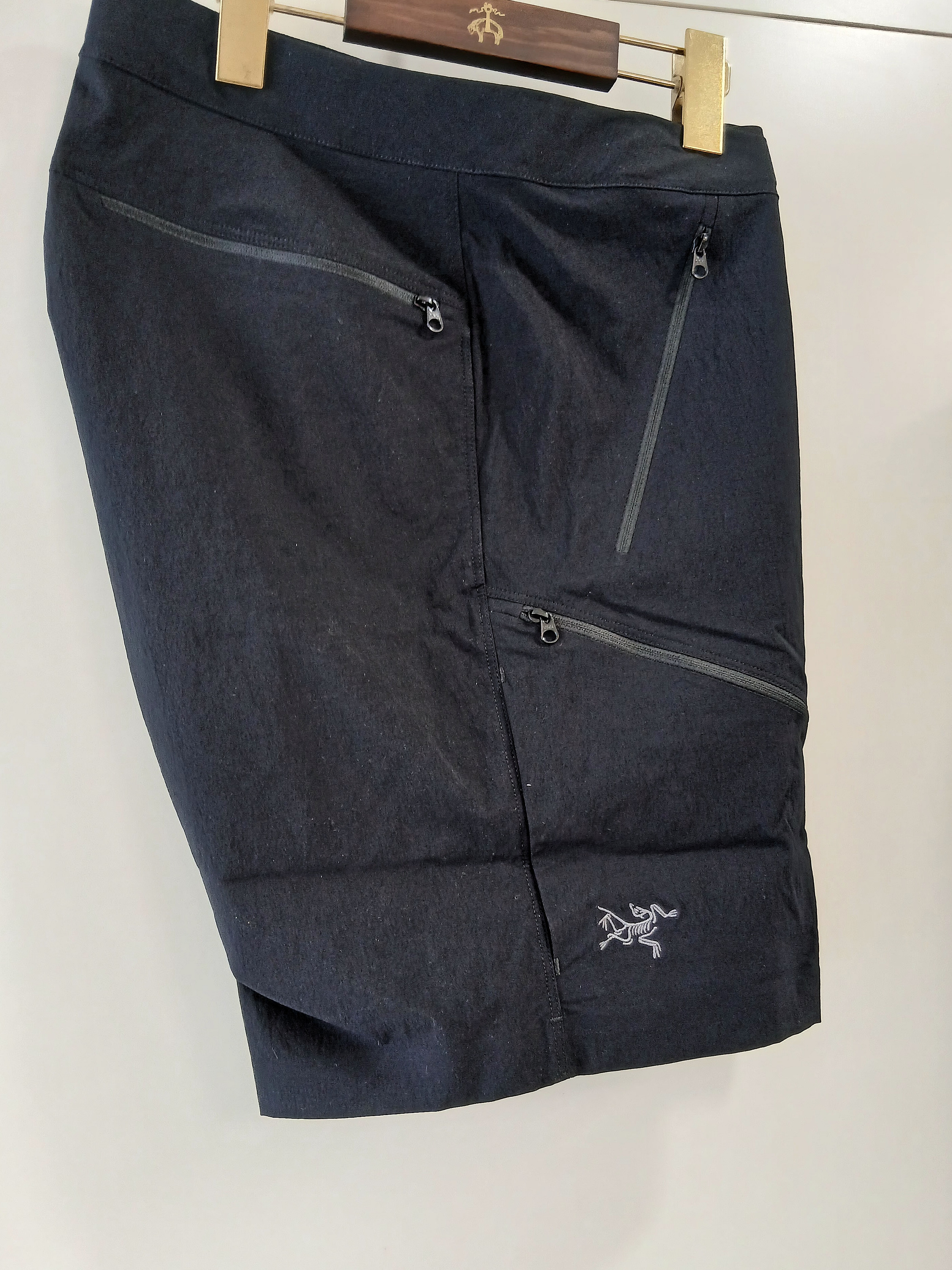 Arc'teryx Gamma Quick Dry Shorts 9 Inch Black 착용 스타일 - 3