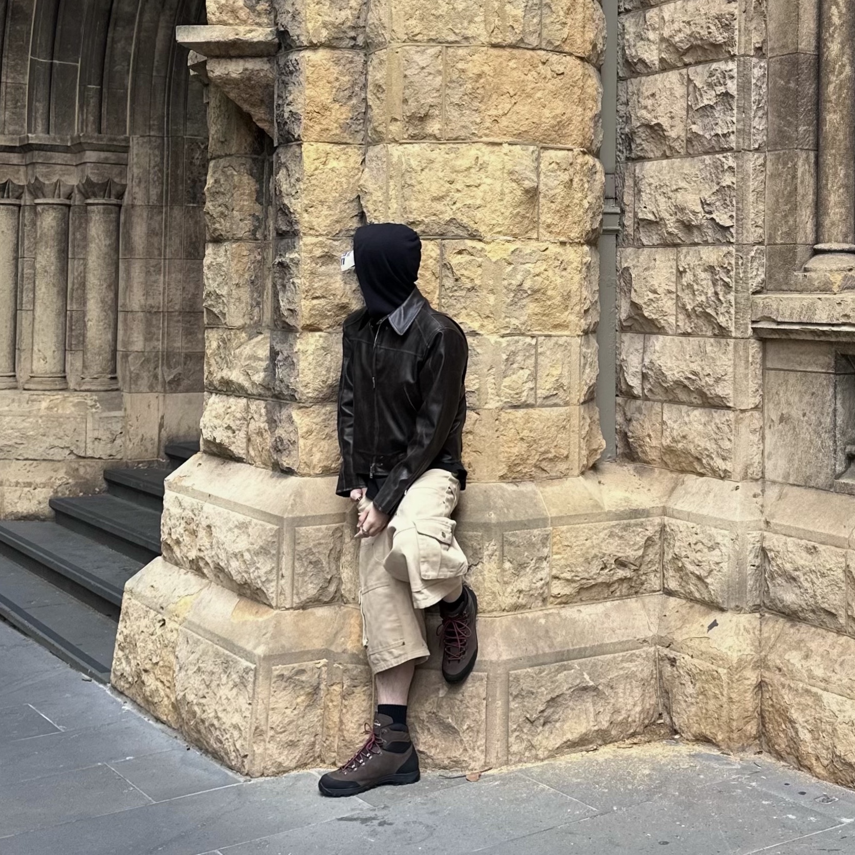 Haleine 3D Distressed Faux Leather Jacket Brown (VJ302), Vacant Archive Moksha Bermuda Pants Beige 착용 스타일 - 2
