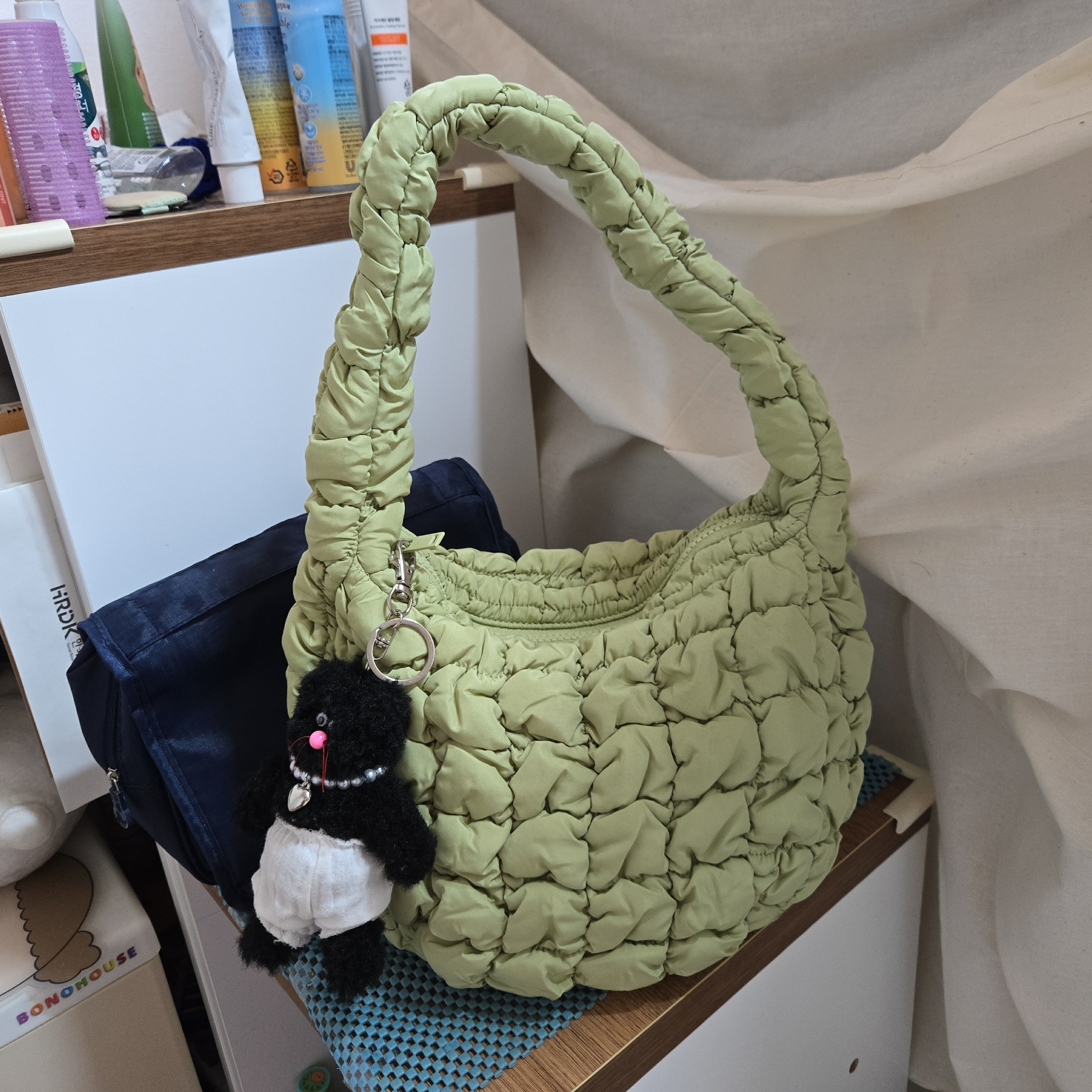 COS Quilted Mini Bag Light Green 착용 스타일