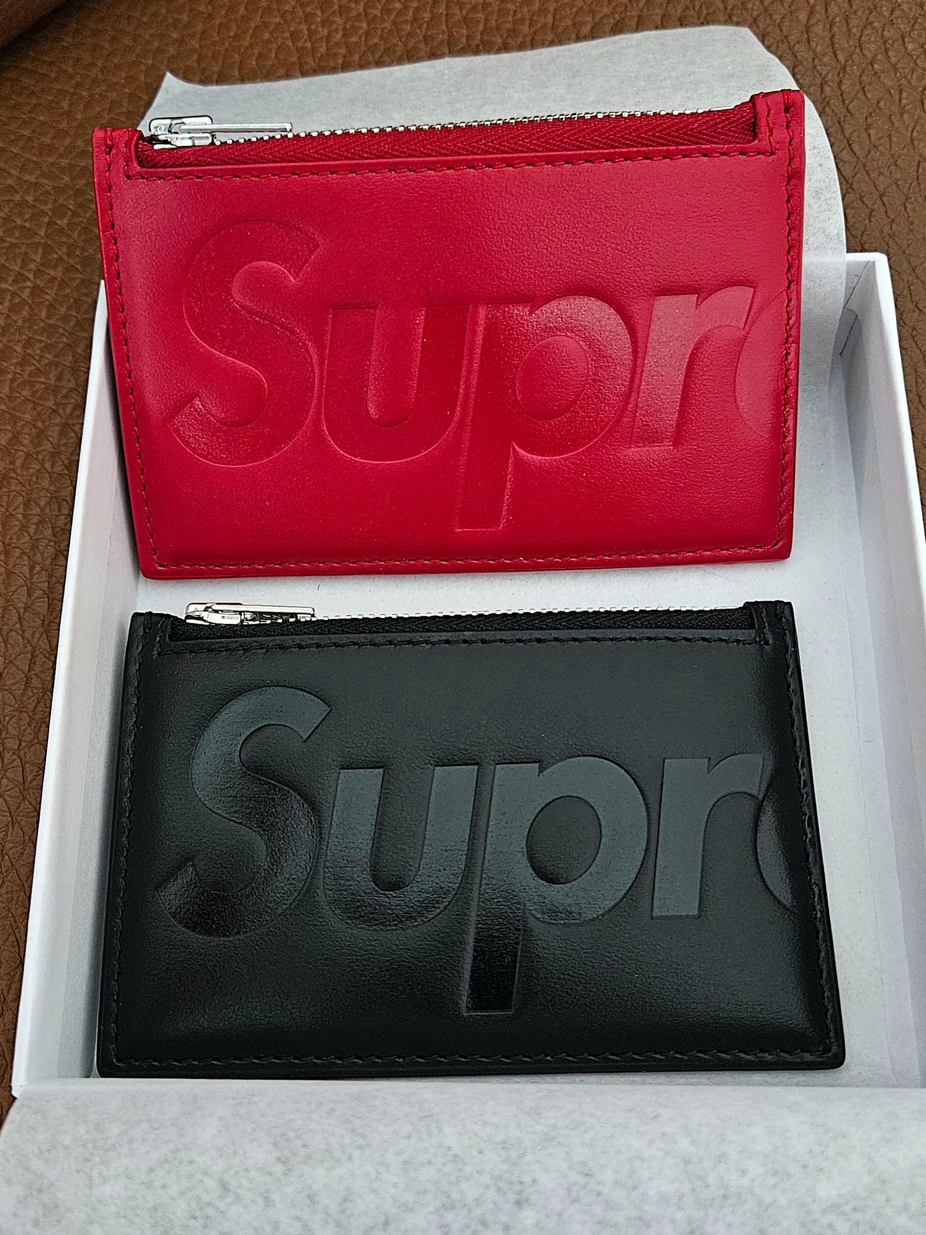 Supreme Leather Zip Card Holder Red, Supreme Leather Zip Card Holder Black 착용 스타일