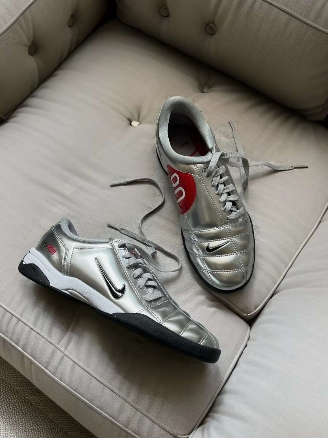 Nike Total 90 III SP Metallic Silver and Black 착용 스타일