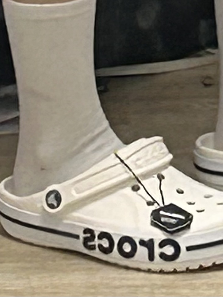 Crocs Bayaband Clog White Navy 착용 스타일 - 1