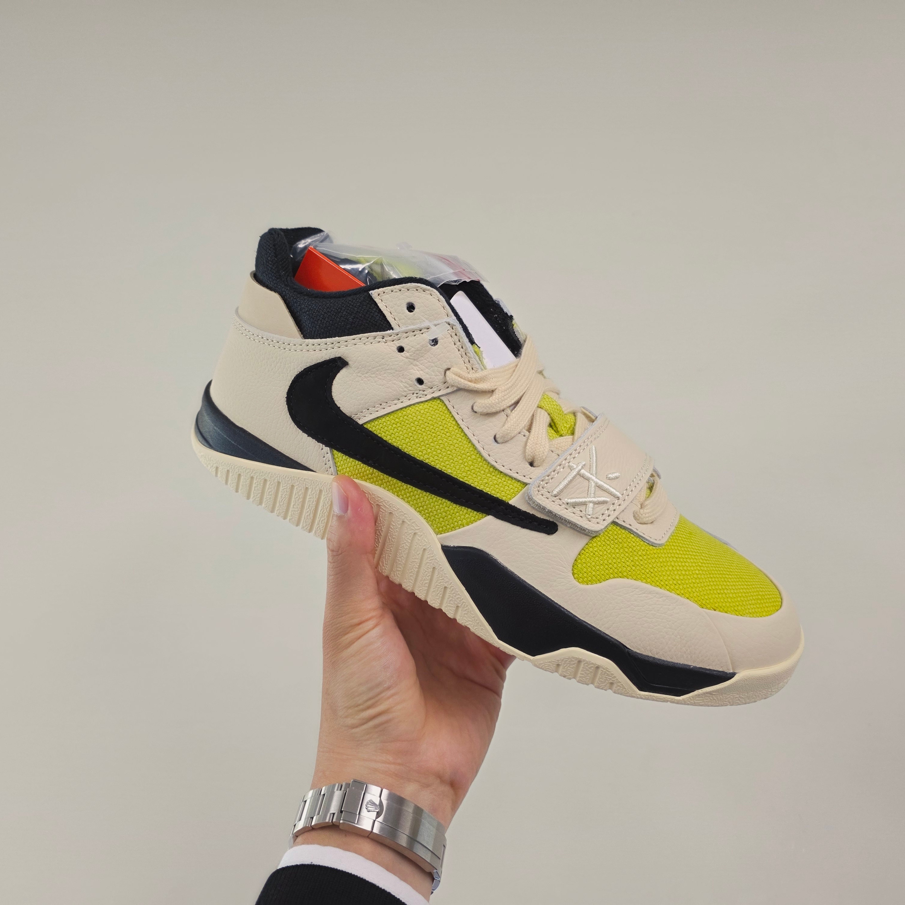 Jordan x Travis Scott Jumpman Jack TR Bright Cactus 착용 스타일 - 2