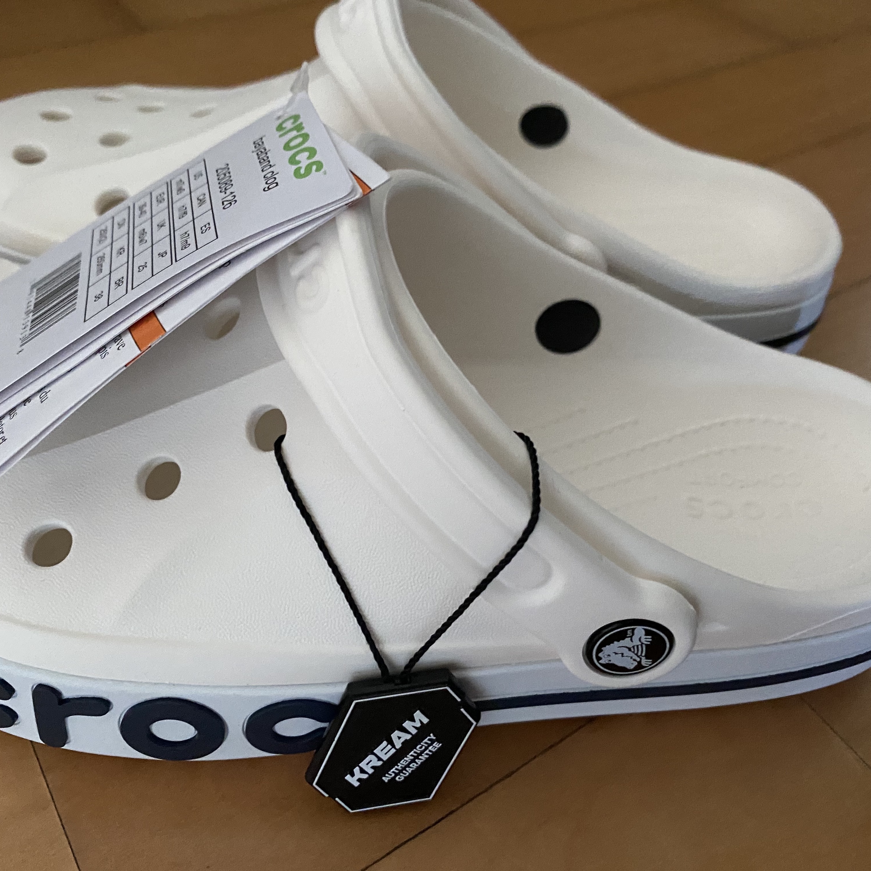 Crocs Bayaband Clog White Navy 착용 스타일