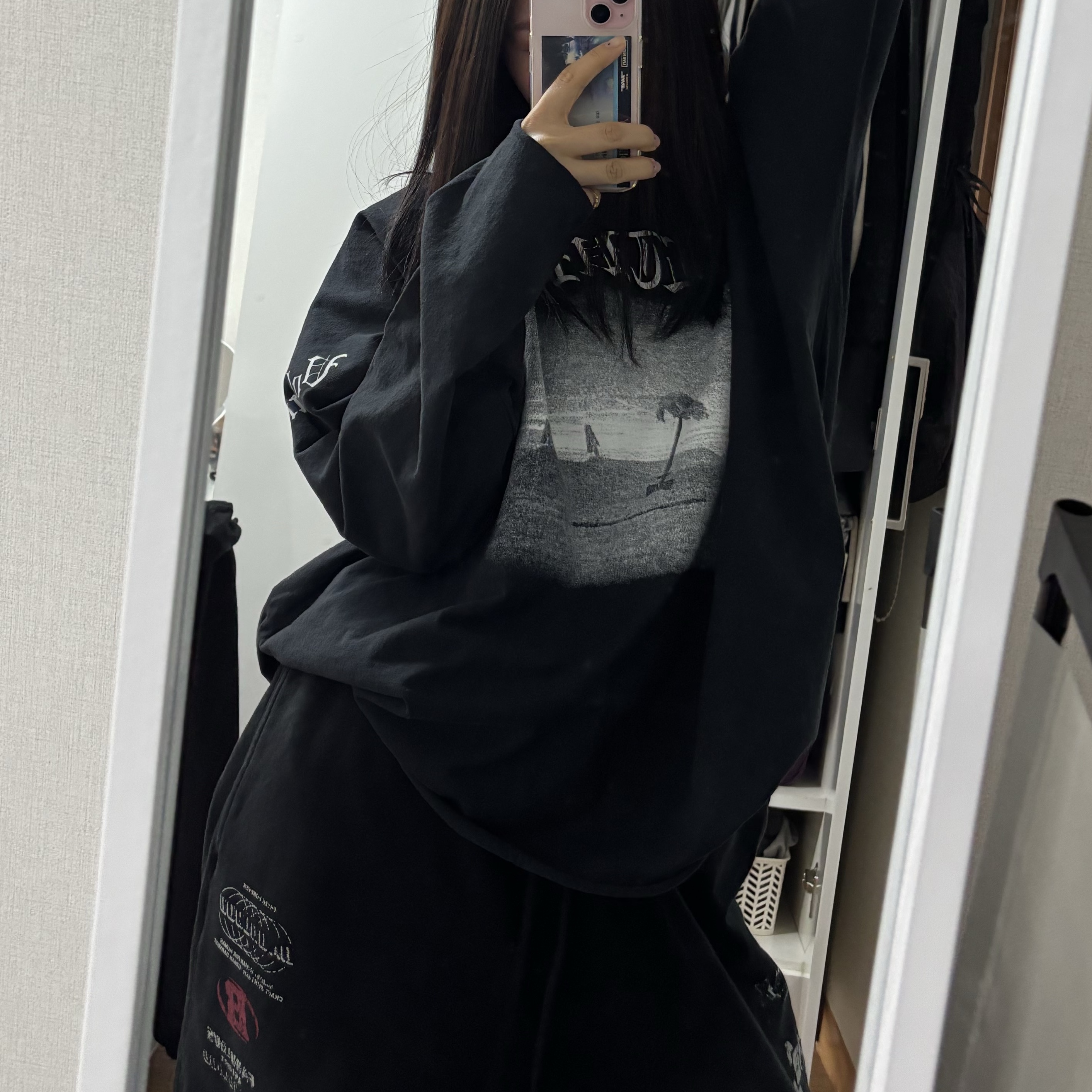 Yeezy Vultures Long T-Shirt Black 착용 스타일