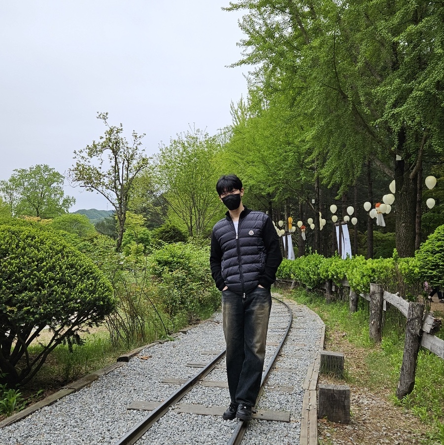 Moncler Padded Cotton Zip-Up Cardigan Black - 24SS, Nike Air Force 1 '07 Low Triple Black 착용 스타일