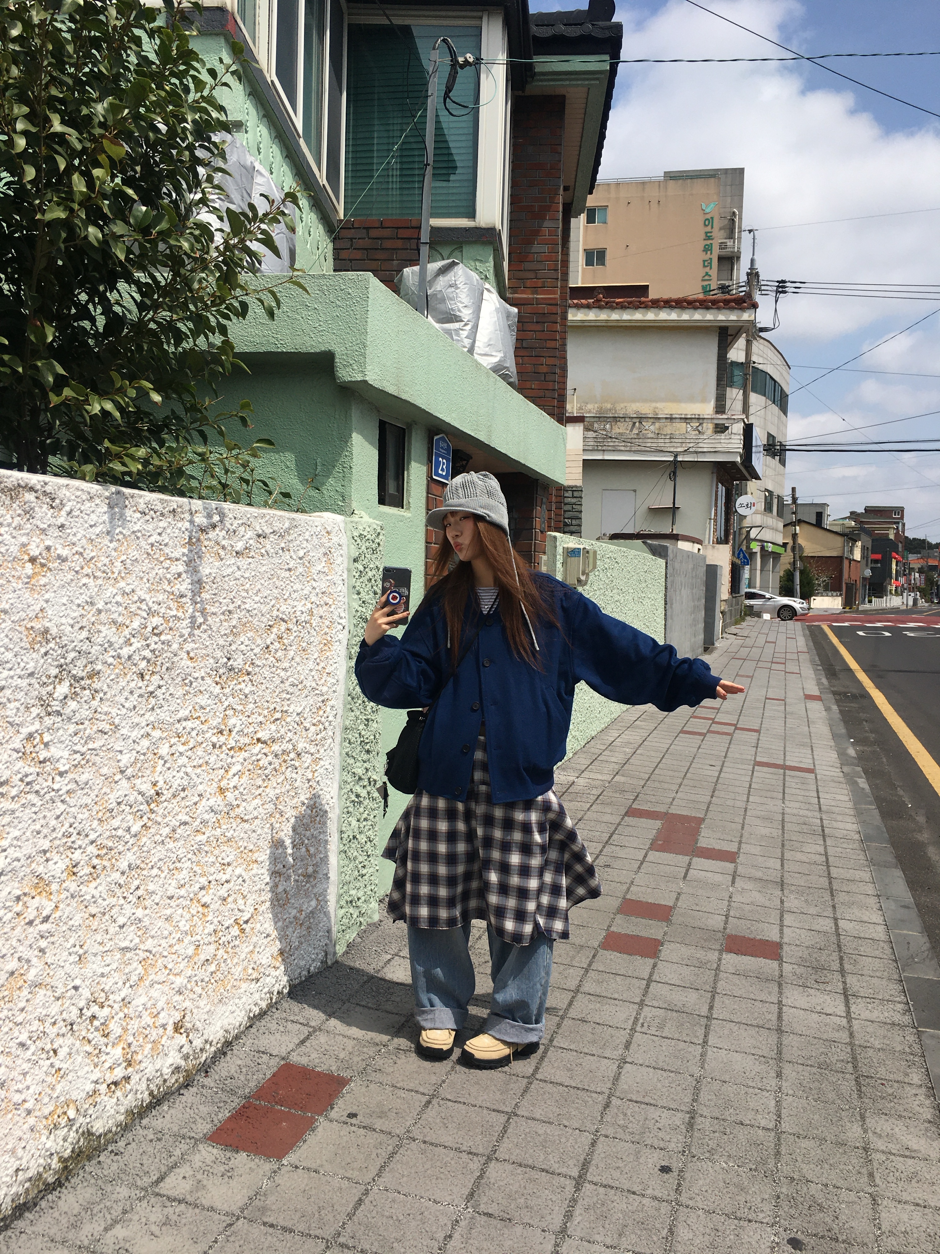 COYSEIO Coy Visor Crochet Beanie Melange Grey, [KREAM 단독] Millo Archive X Negative Three Crescendo Desert Boots Beige 착용 스타일 - 3