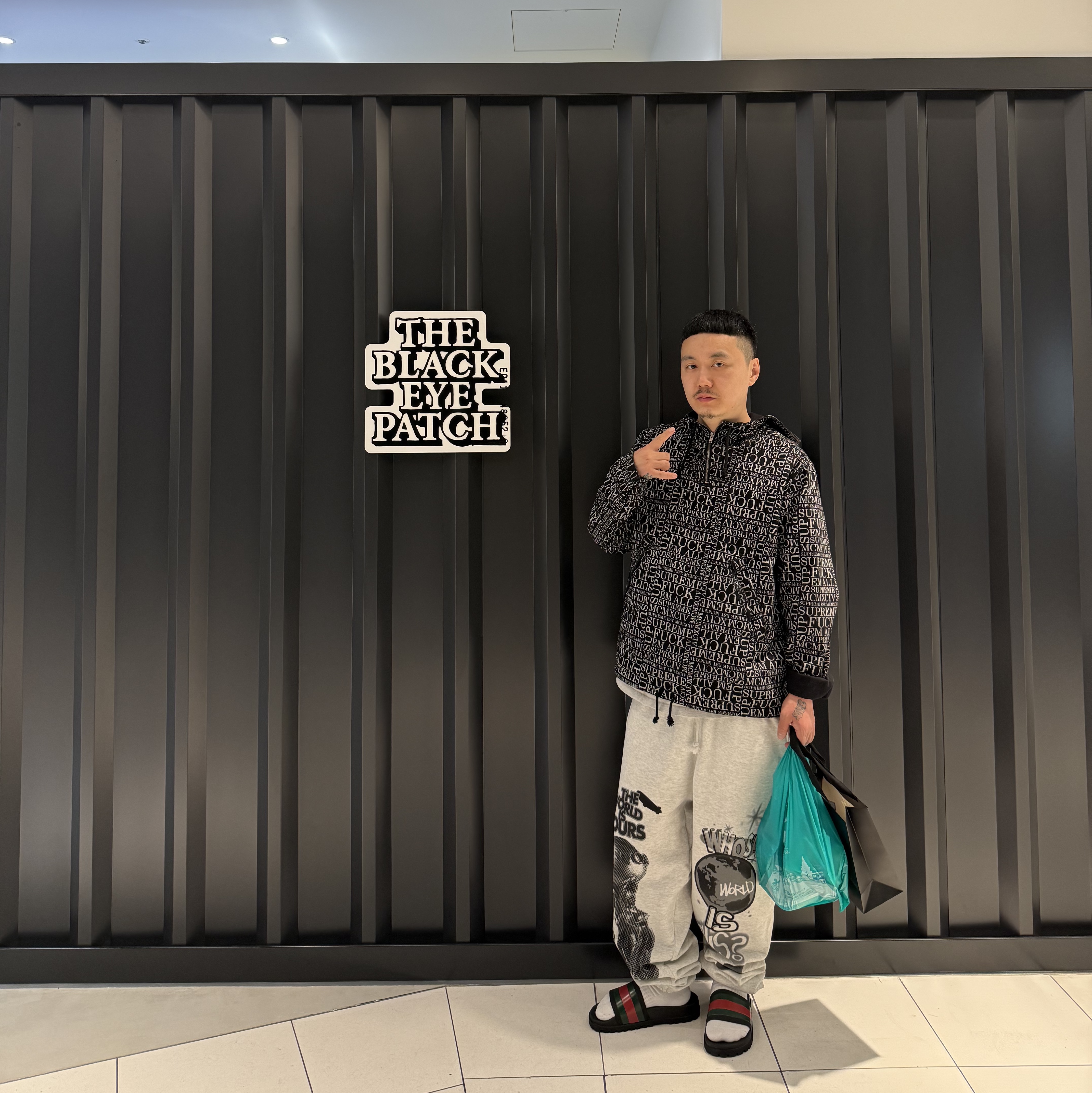 Gucci Web Rubber Slide Sandal Black, Supreme Max B T-Shirt Moss - 25SS 착용 스타일 - 1