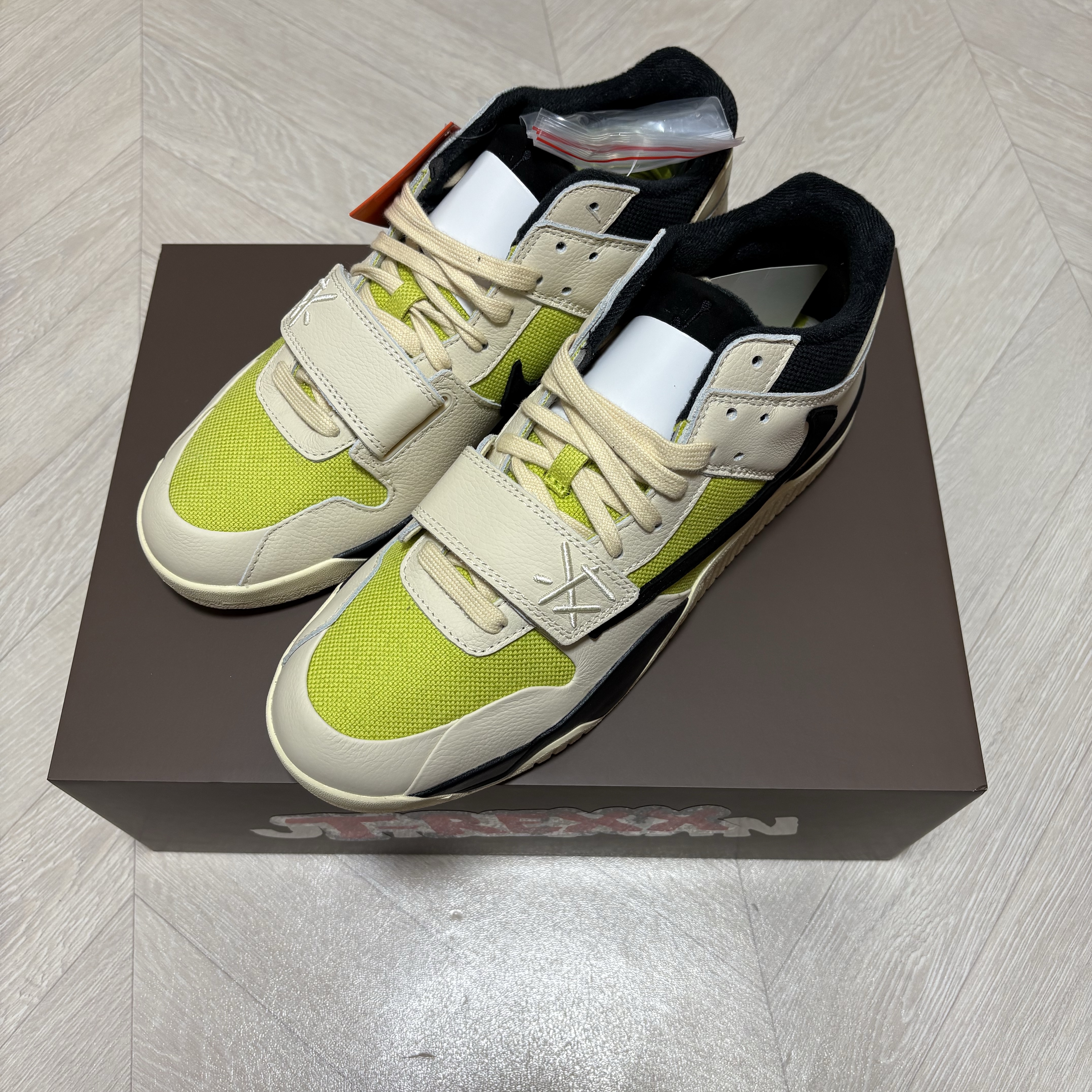 Jordan x Travis Scott Jumpman Jack TR Bright Cactus 착용 스타일
