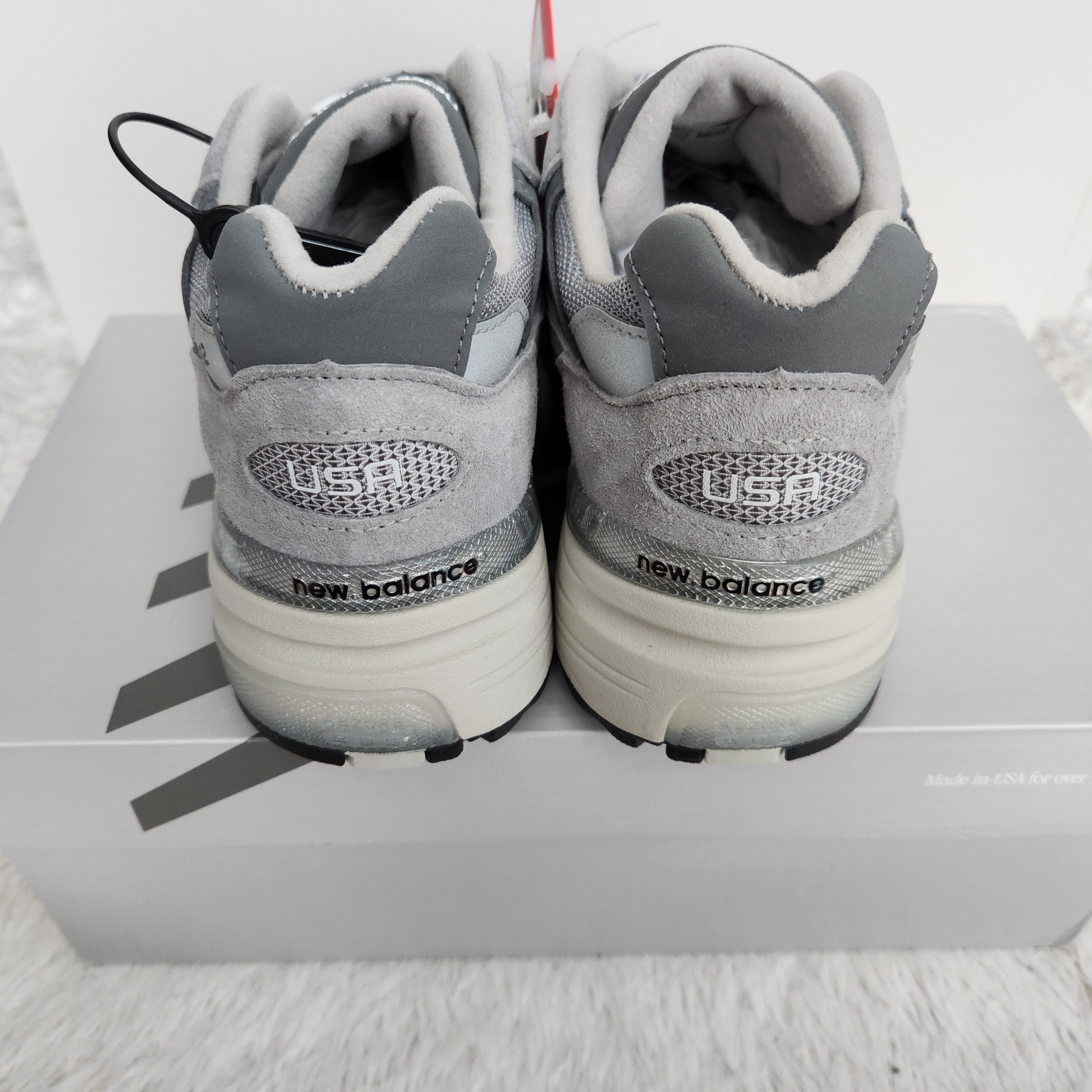 New Balance 992 Made in USA Core Grey Silver Metallic 착용 스타일