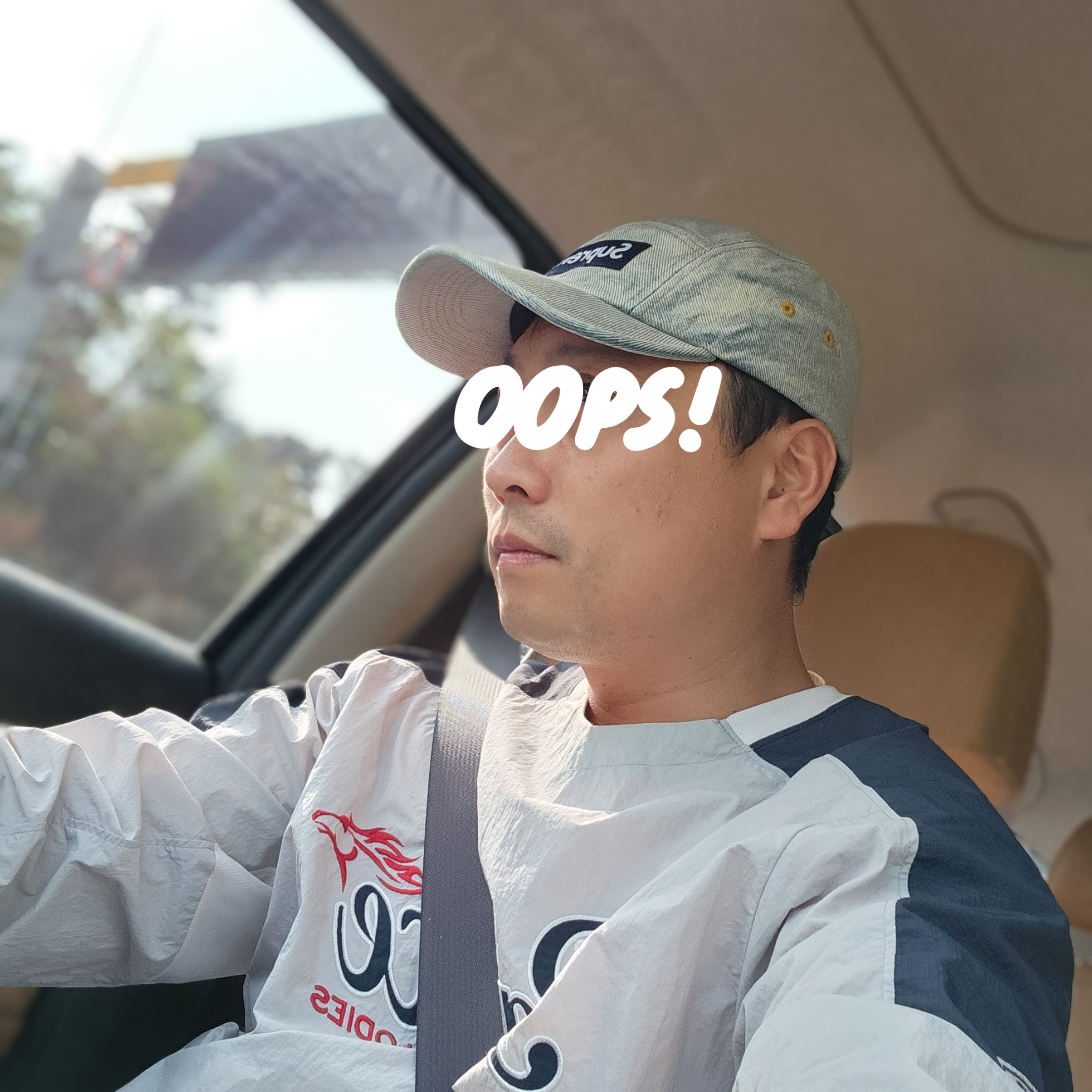 Palace Horsepower Crew Gray - 20SS, Supreme Denim Camp Cap Dirty Indigo - 23SS 착용 스타일