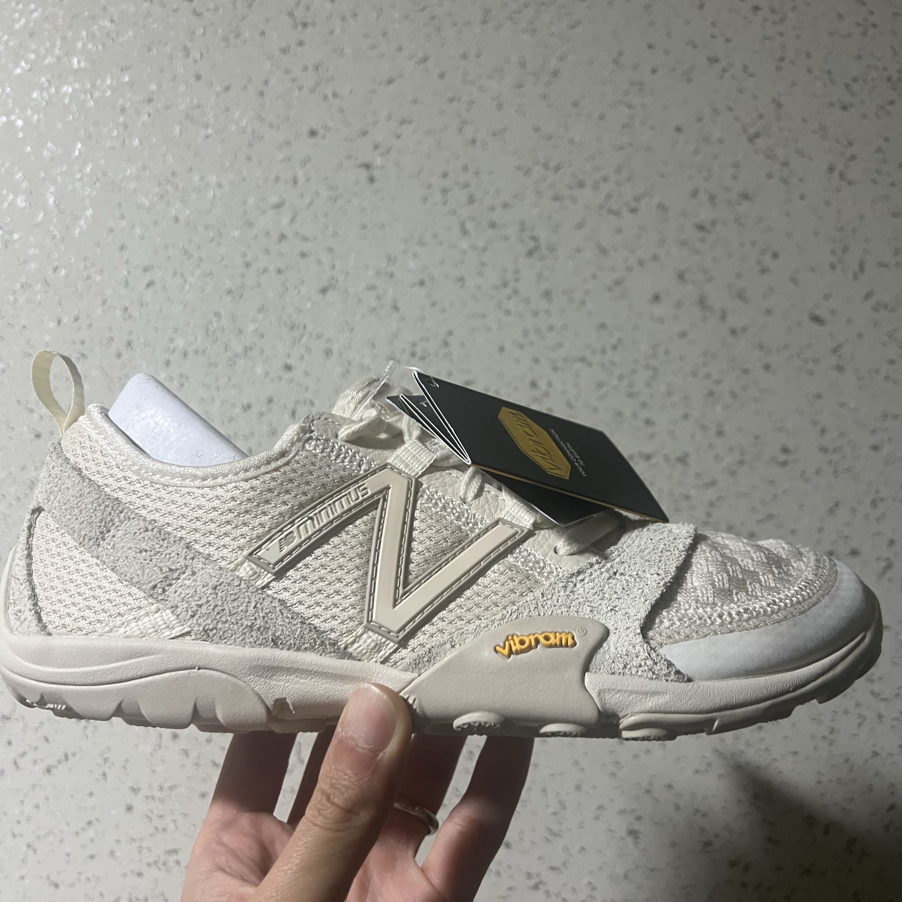 New Balance Minimus MT10O Beige 착용 스타일 - 1