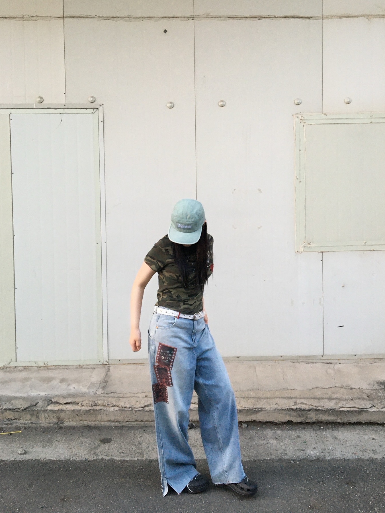 Supreme Denim Camp Cap Mint - 24SS, (W) Crocs Classic Platform Clog Black 착용 스타일 - 4