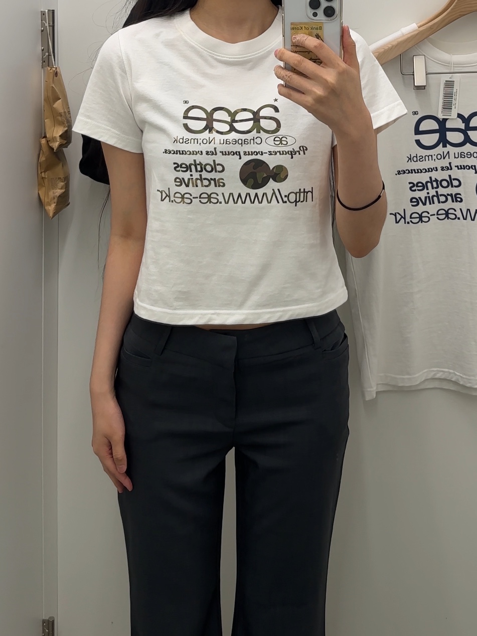 AEAE Web Logo Crop T-Shirts White & Camo 착용 스타일