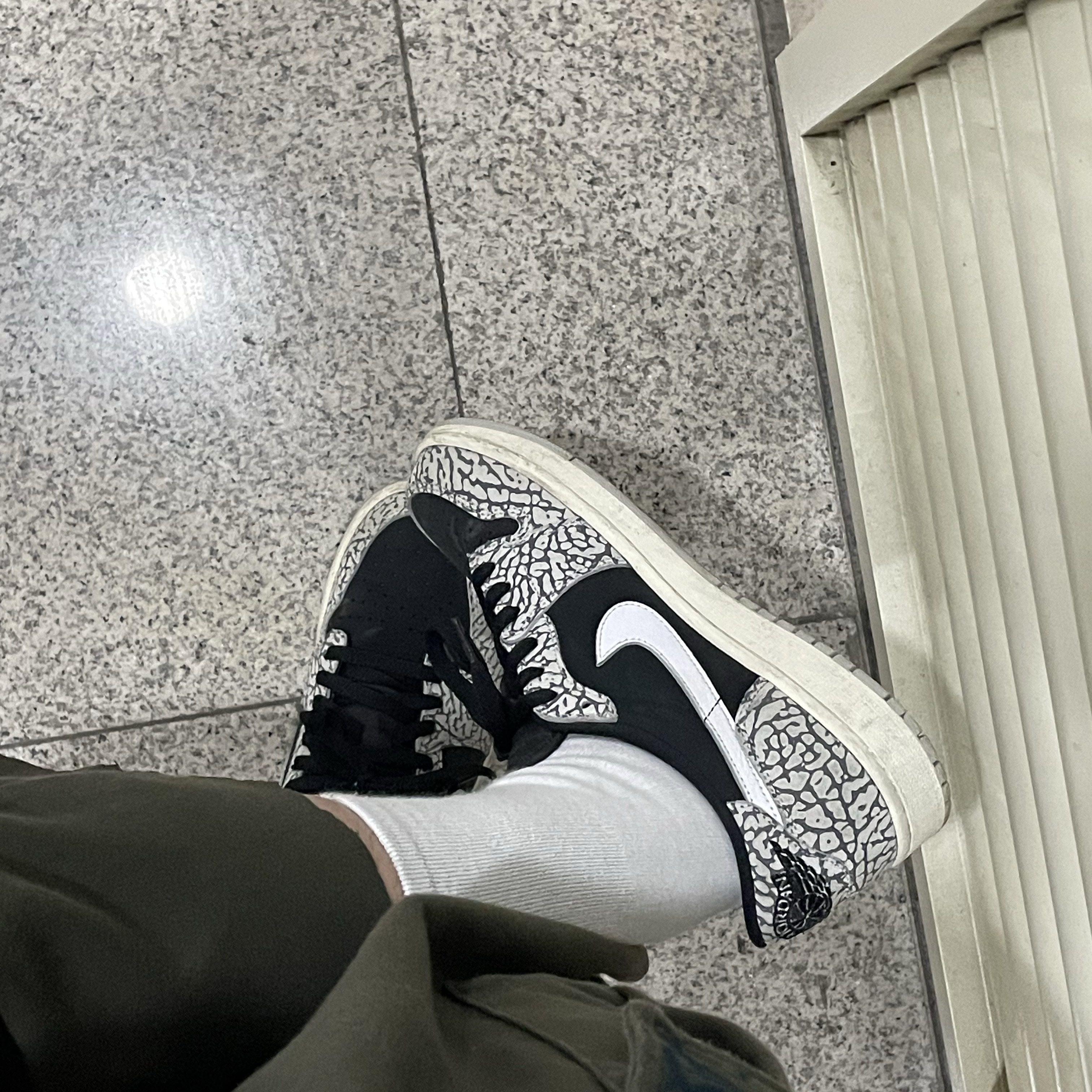 Jordan 1 Retro Low OG Black Cement, Converse Run Star Hike Low Midnight Clover 착용 스타일 - 3