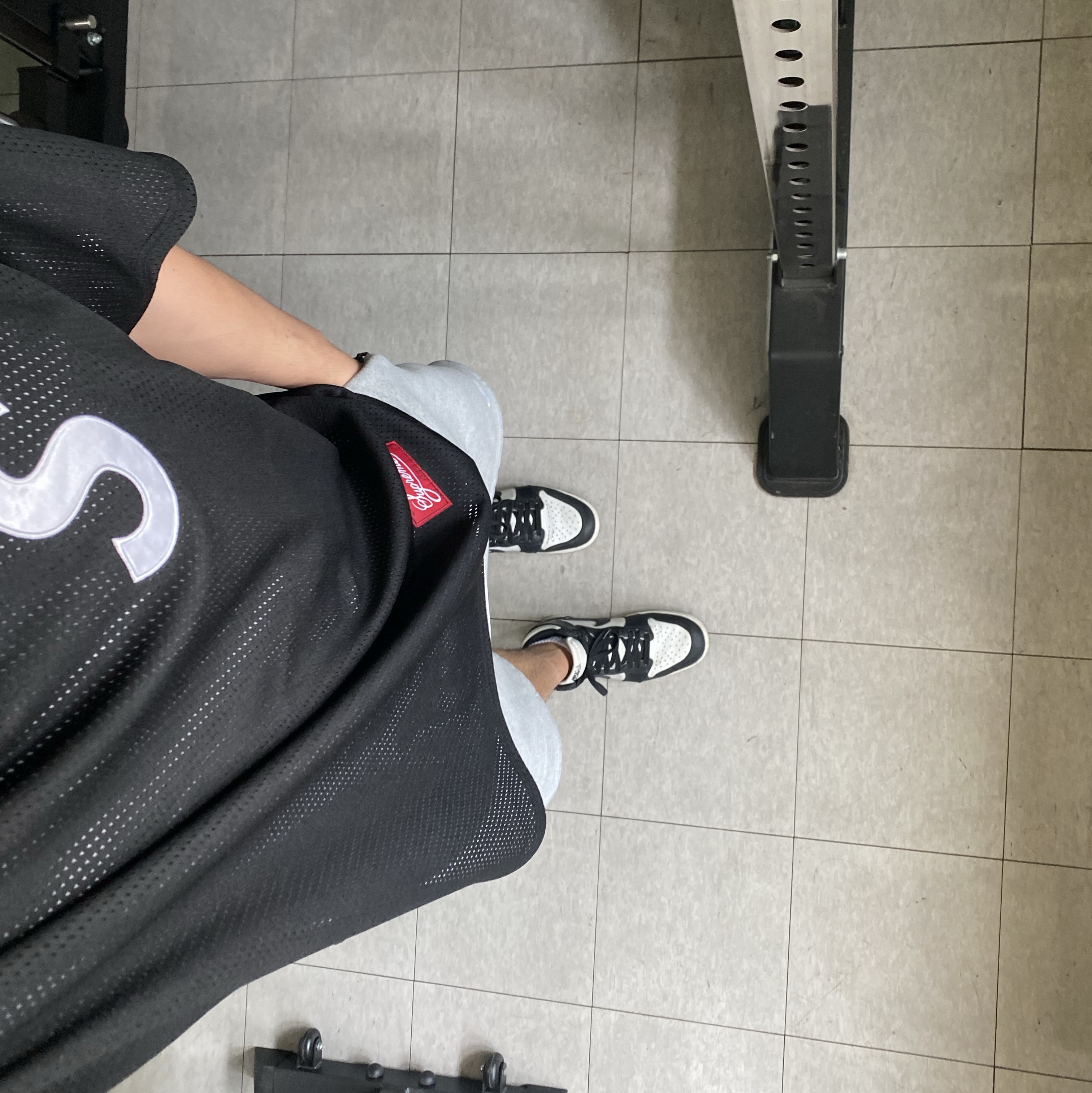 Supreme S Logo Baseball Henley Black - 24FW, Jordan 1 High 85 Black White 착용 스타일