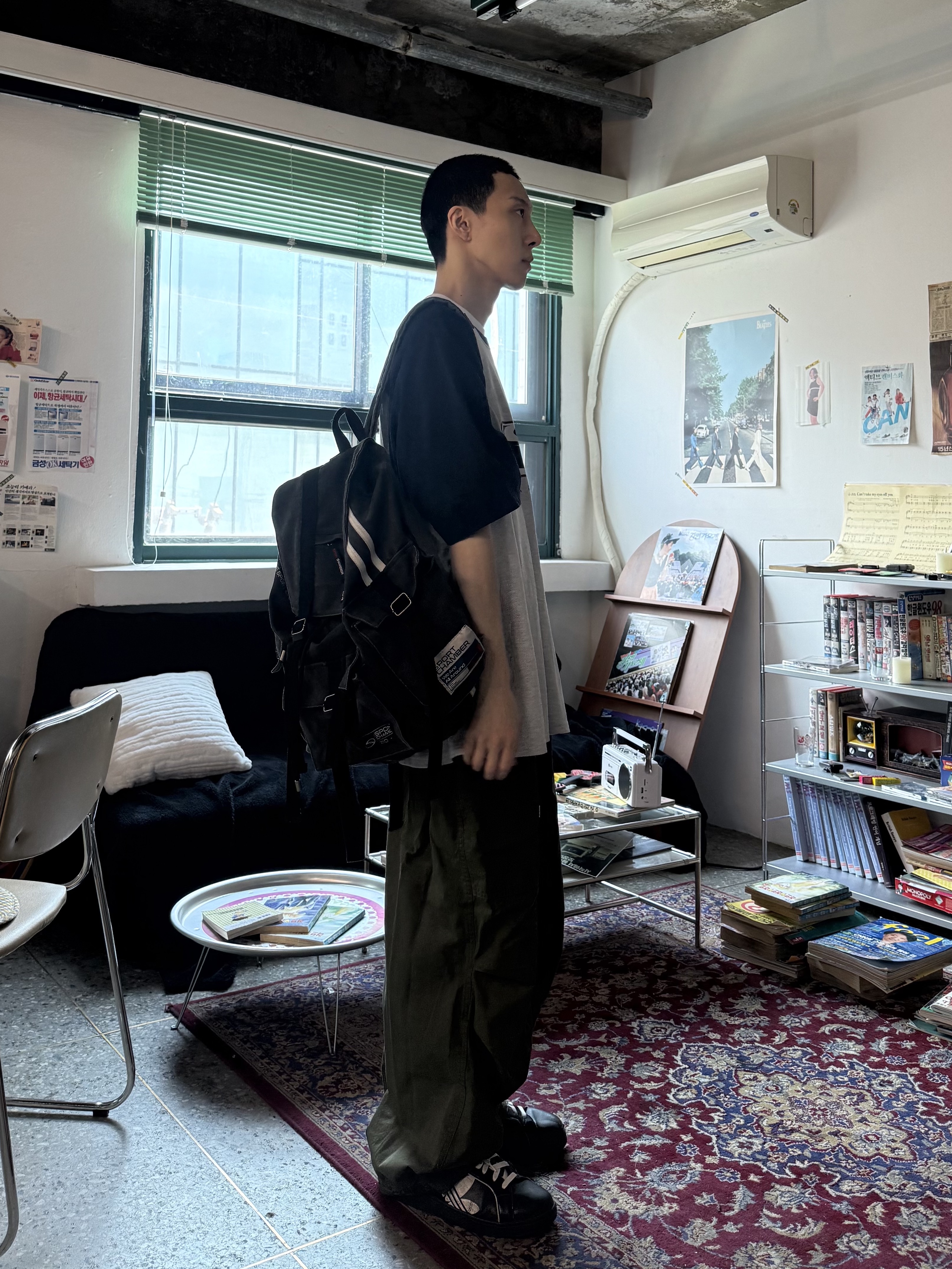 SPORT CHAMBER SC Big Flash Raglan T-Shirt Navy, SPORT CHAMBER SC Sporty Rucksack Charcol 착용 스타일 - 1