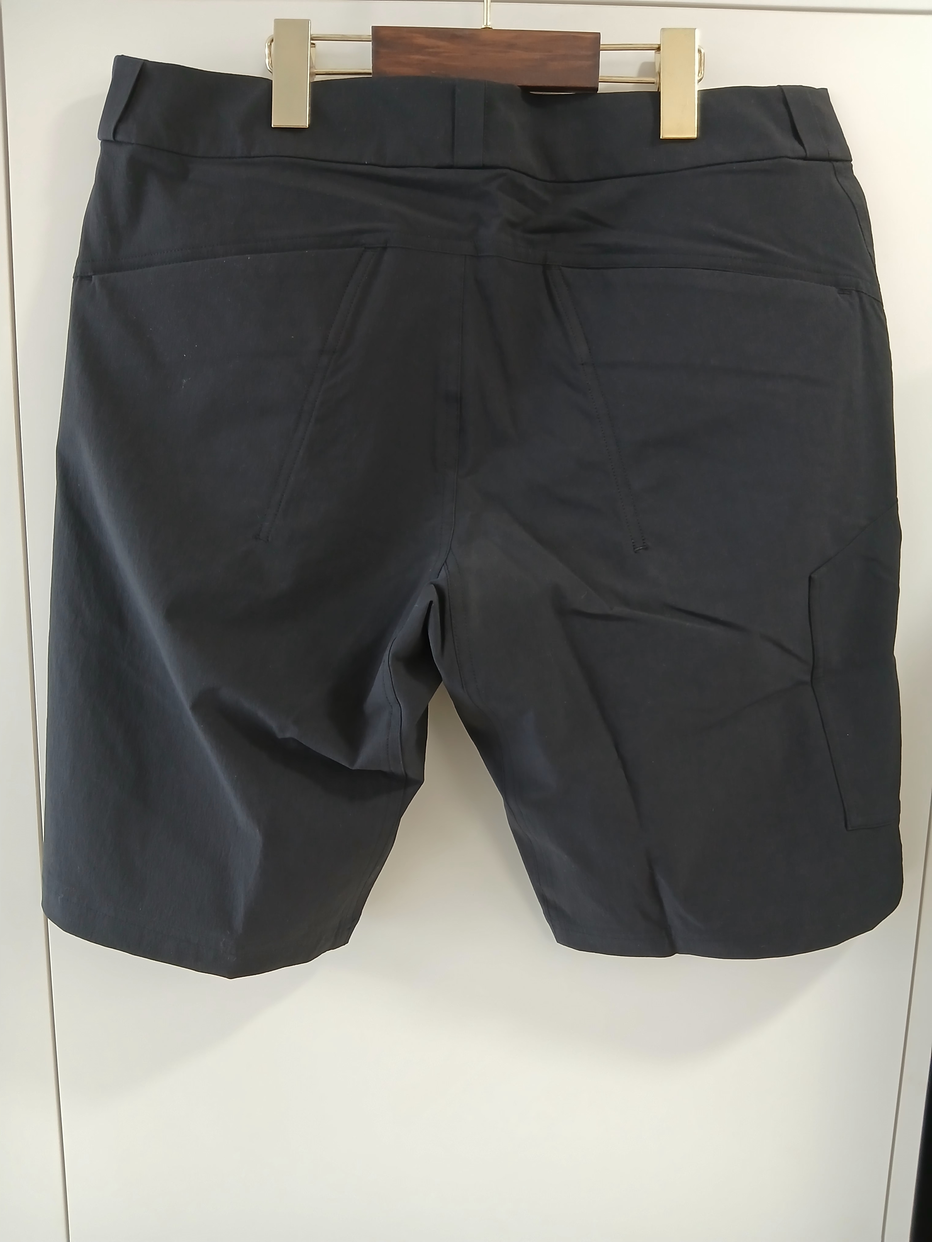 Arc'teryx Cronin Shorts 11 Inch Black 착용 스타일 - 7