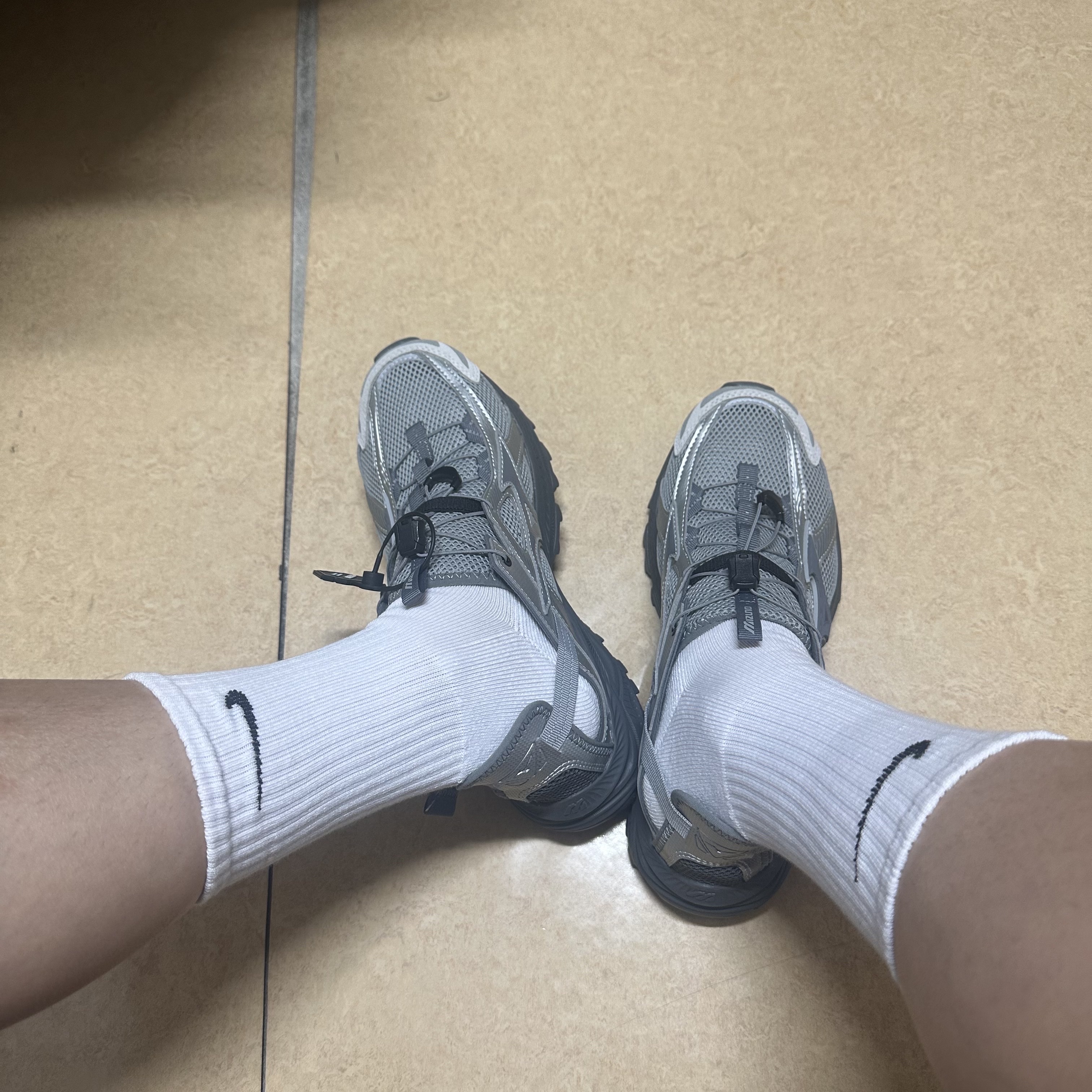 Mizuno Racer Trail SE Silver Grey 착용 스타일 - 4