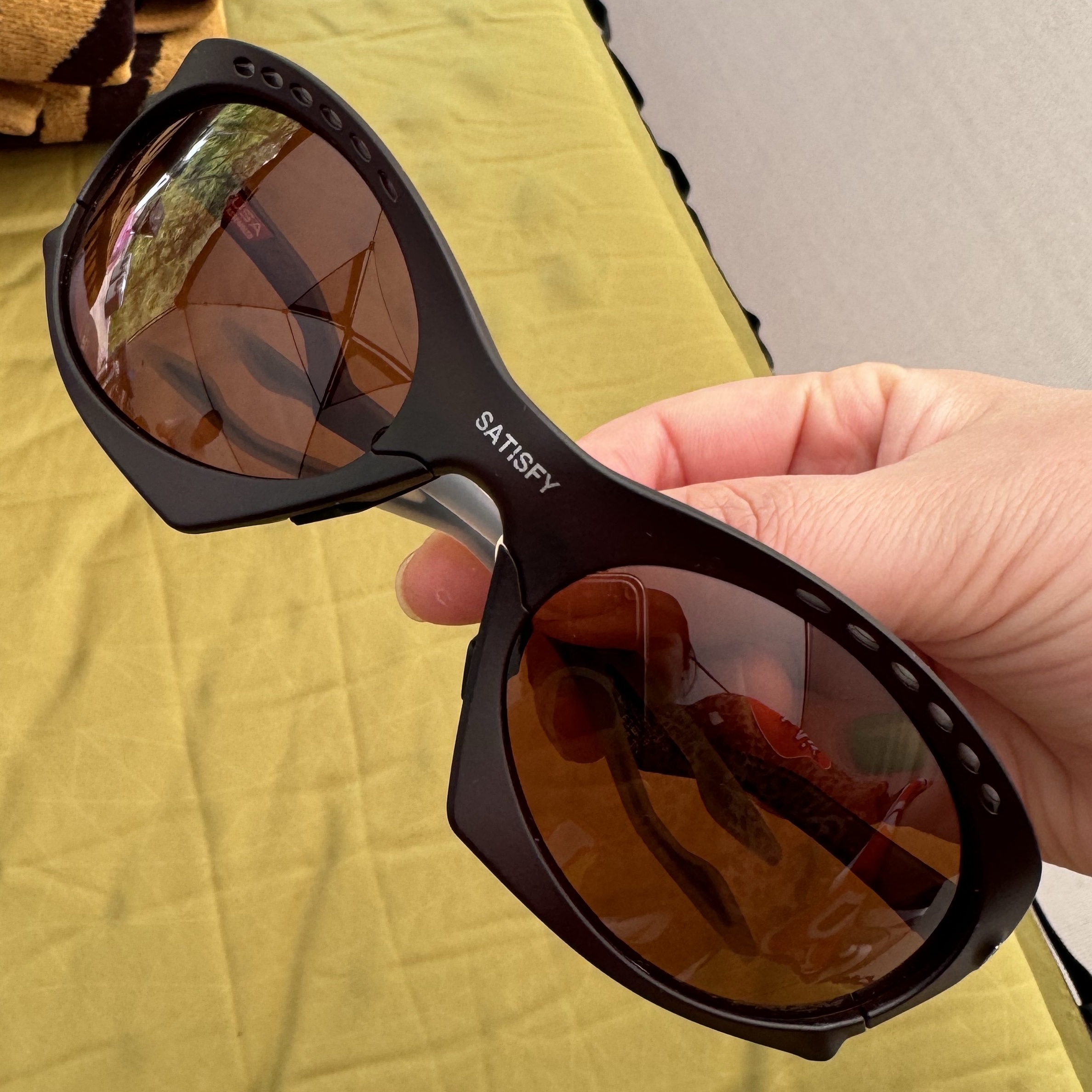 Oakley x Satisfy Plantaris Matte Black 착용 스타일 - 1