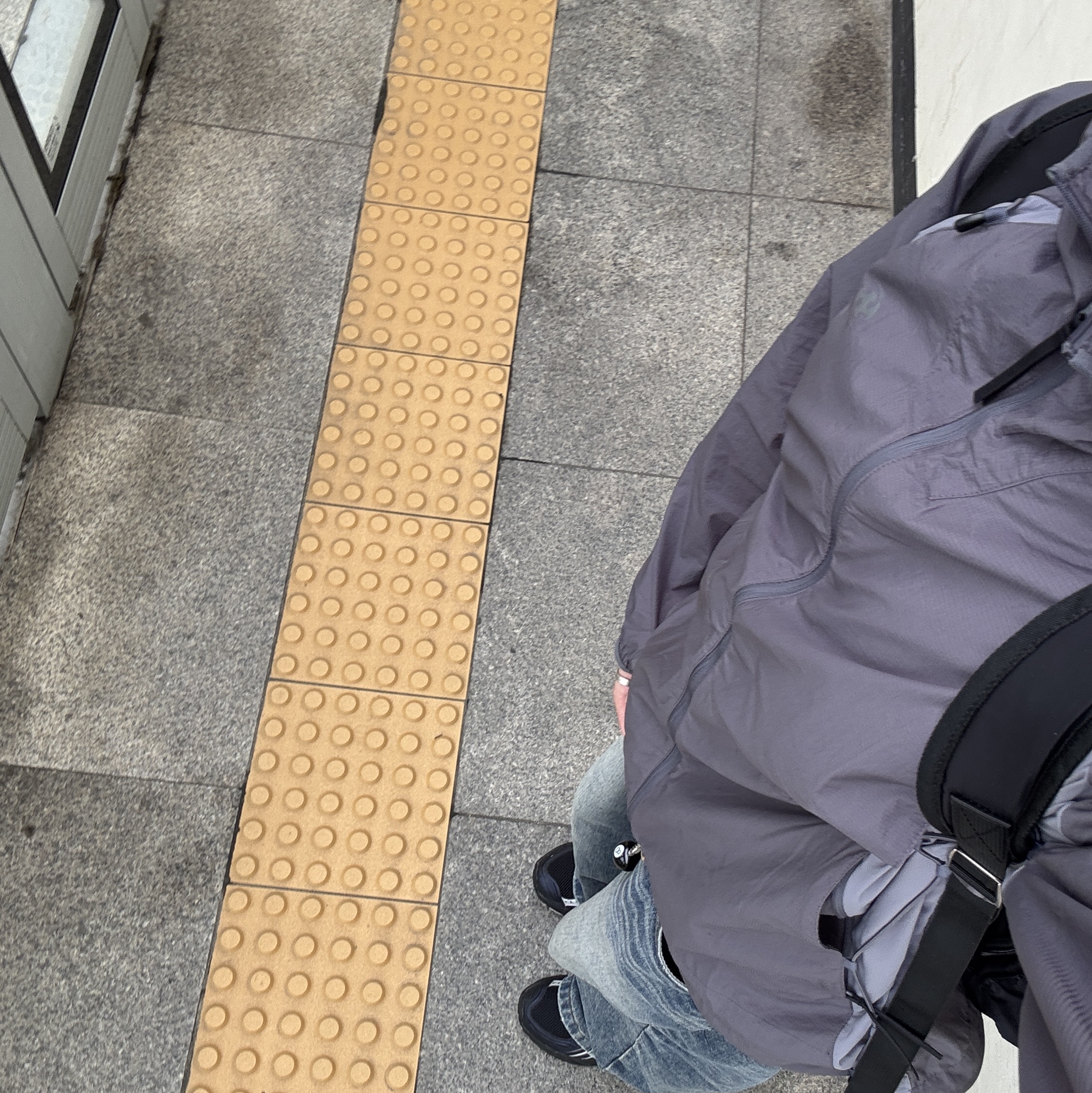 Sansan Gear Backpack Jacket Grey - 24SS, Asics x Atmos x Undermycar Gel-Kayano 14 Black Pure Silver 착용 스타일