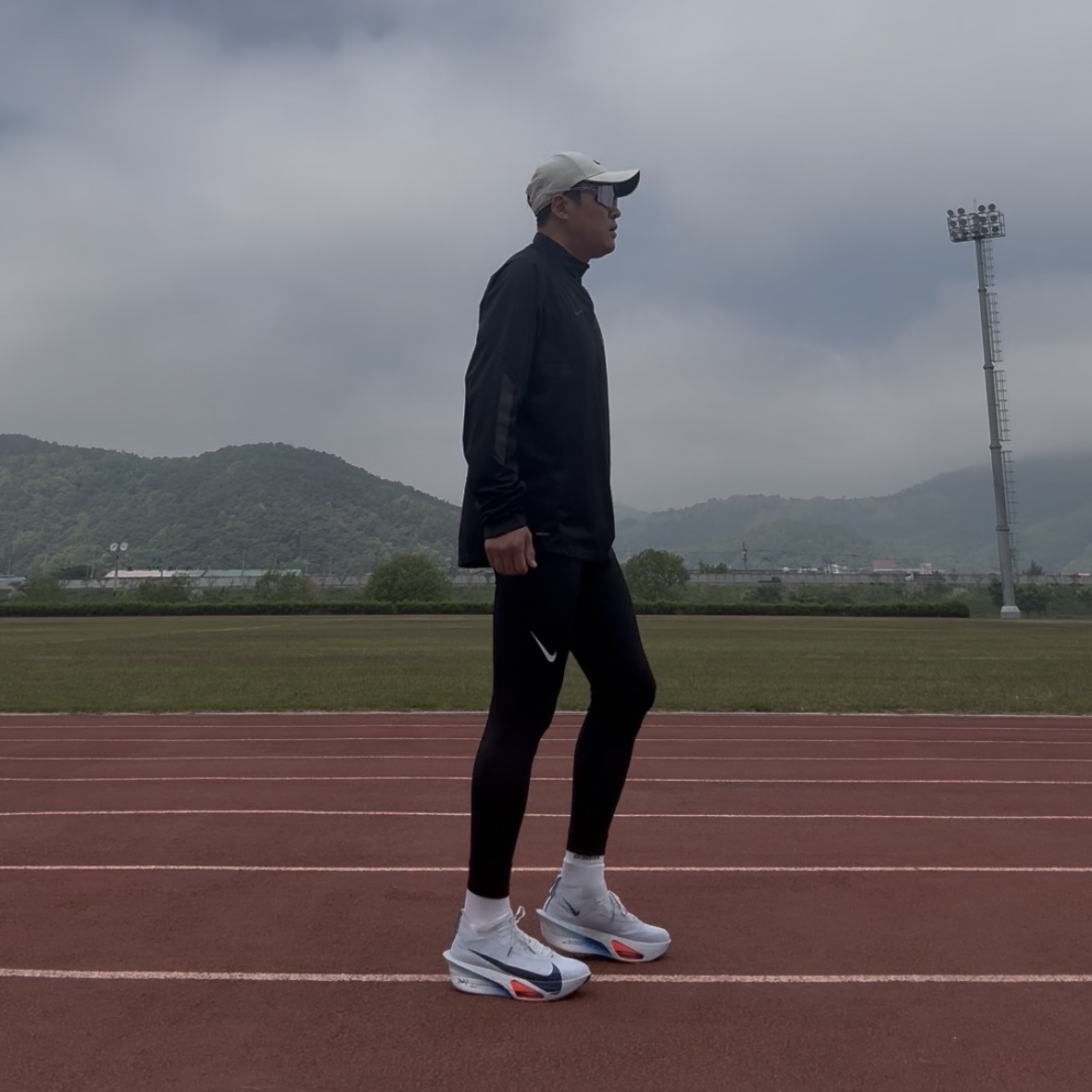 Nike Air Zoom Alphafly Next% 3 Football Grey Ghost 착용 스타일 - 1