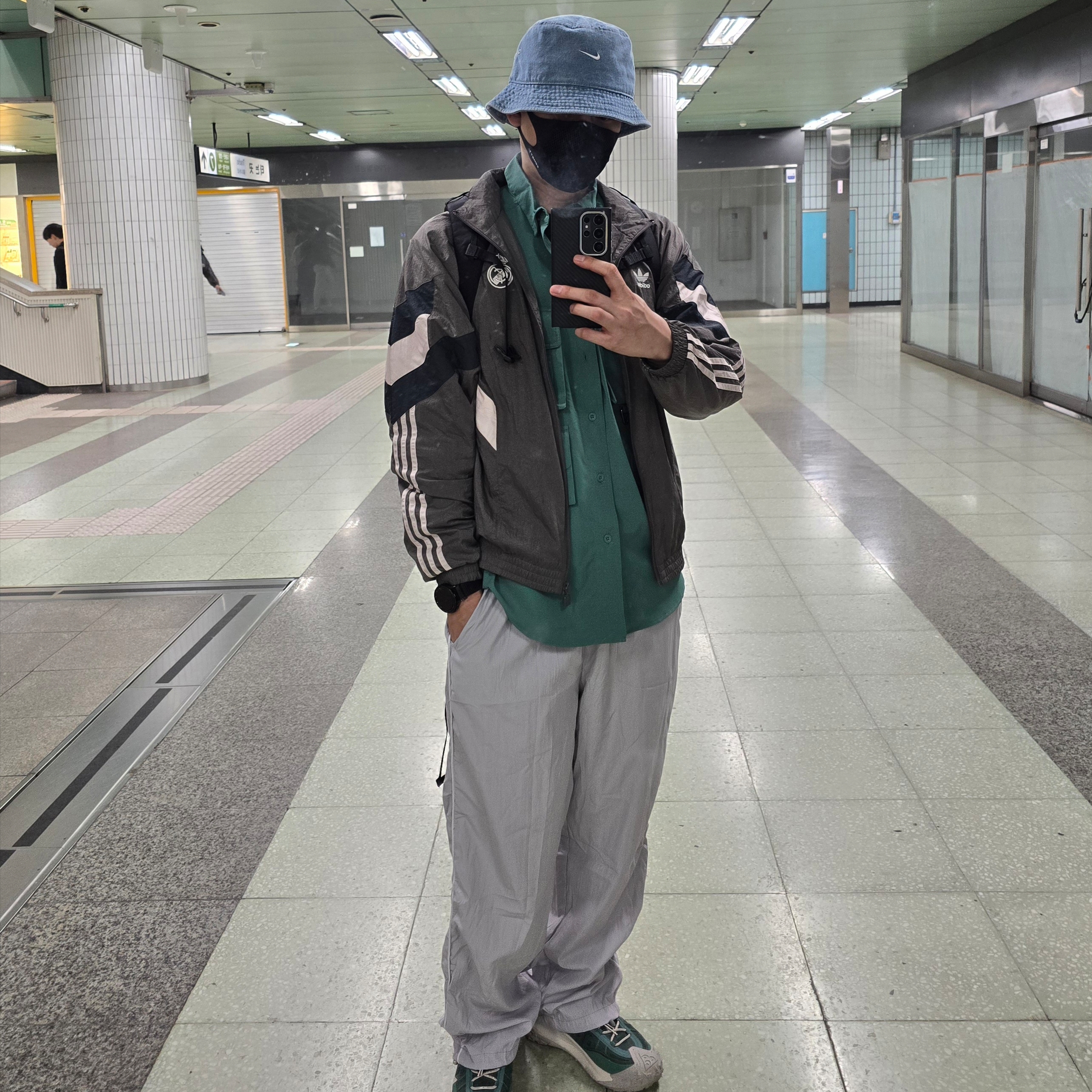 Adidas Real Madrid Originals Track Top Charcoal Grey - KR Sizing, Nike ACG Mountain Fly 2 Low Bicoastal Vintage Green 착용 스타일 - 1