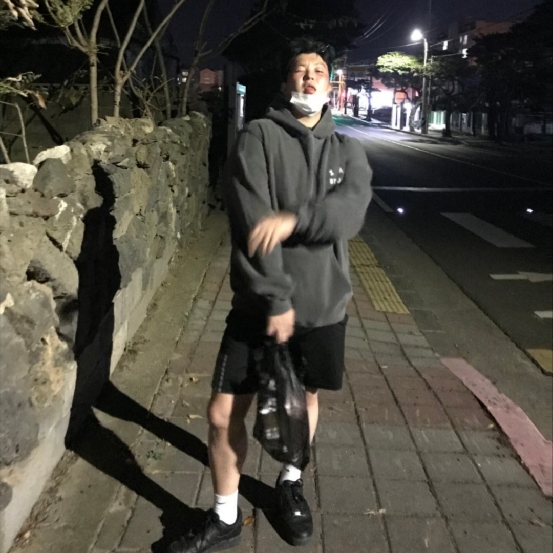 IAB Studio Pigment Hoodie Black, Nike Air Force 1 '07 Low Triple Black 착용 스타일
