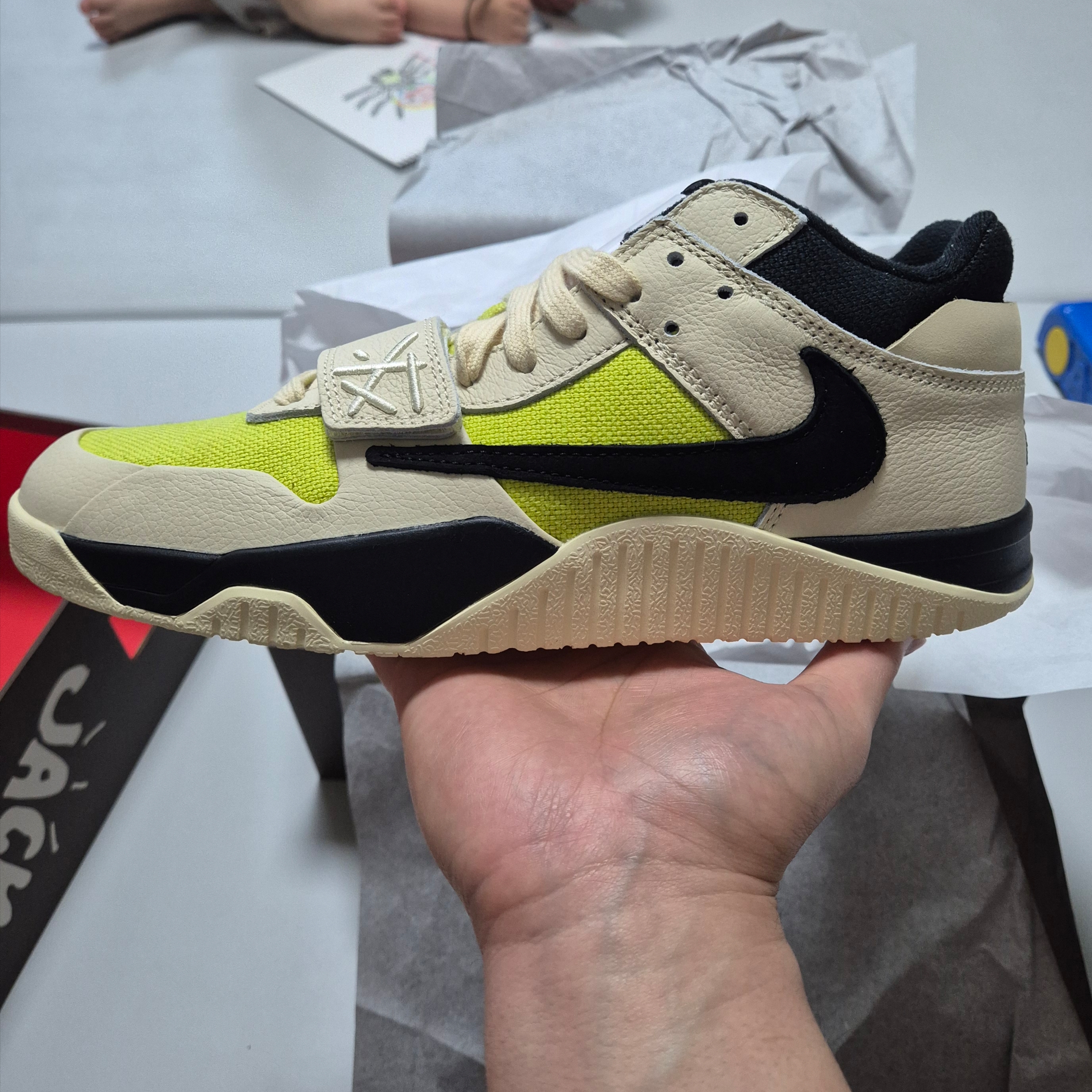 Jordan x Travis Scott Jumpman Jack TR Bright Cactus 착용 스타일