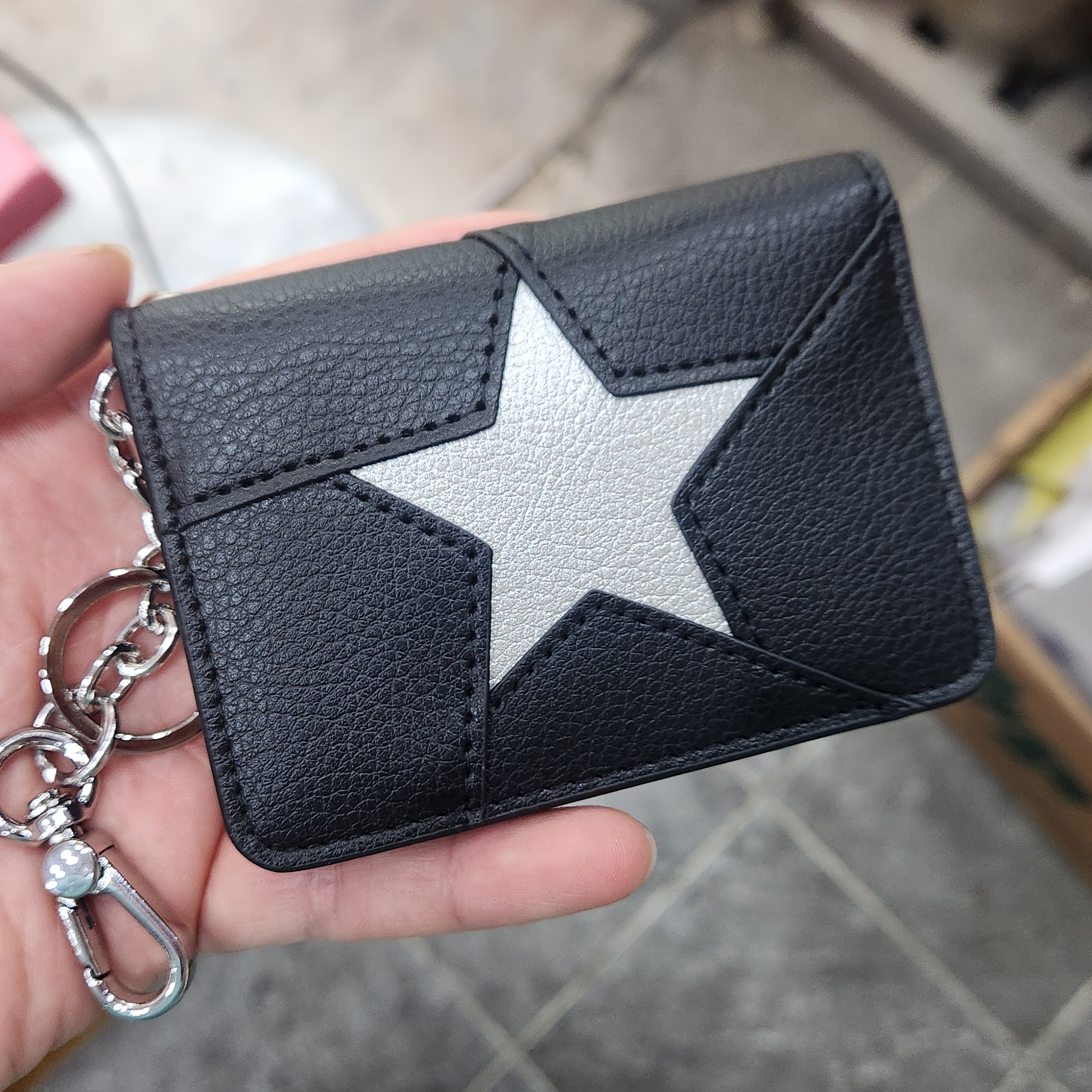 ISTKUNST One Star Card Wallet Black 착용 스타일 - 1