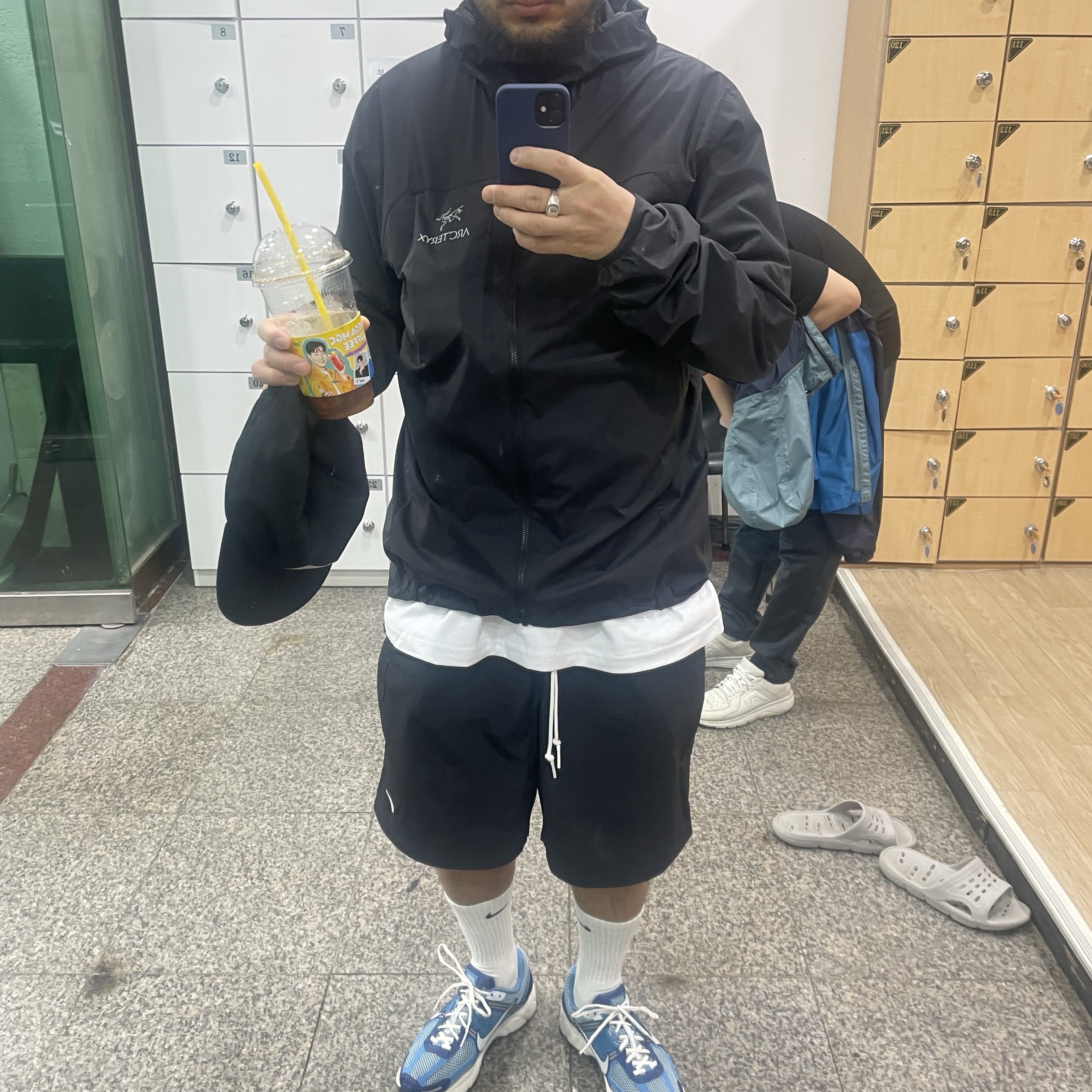 Arc'teryx Squamish Hoody Black 착용 스타일