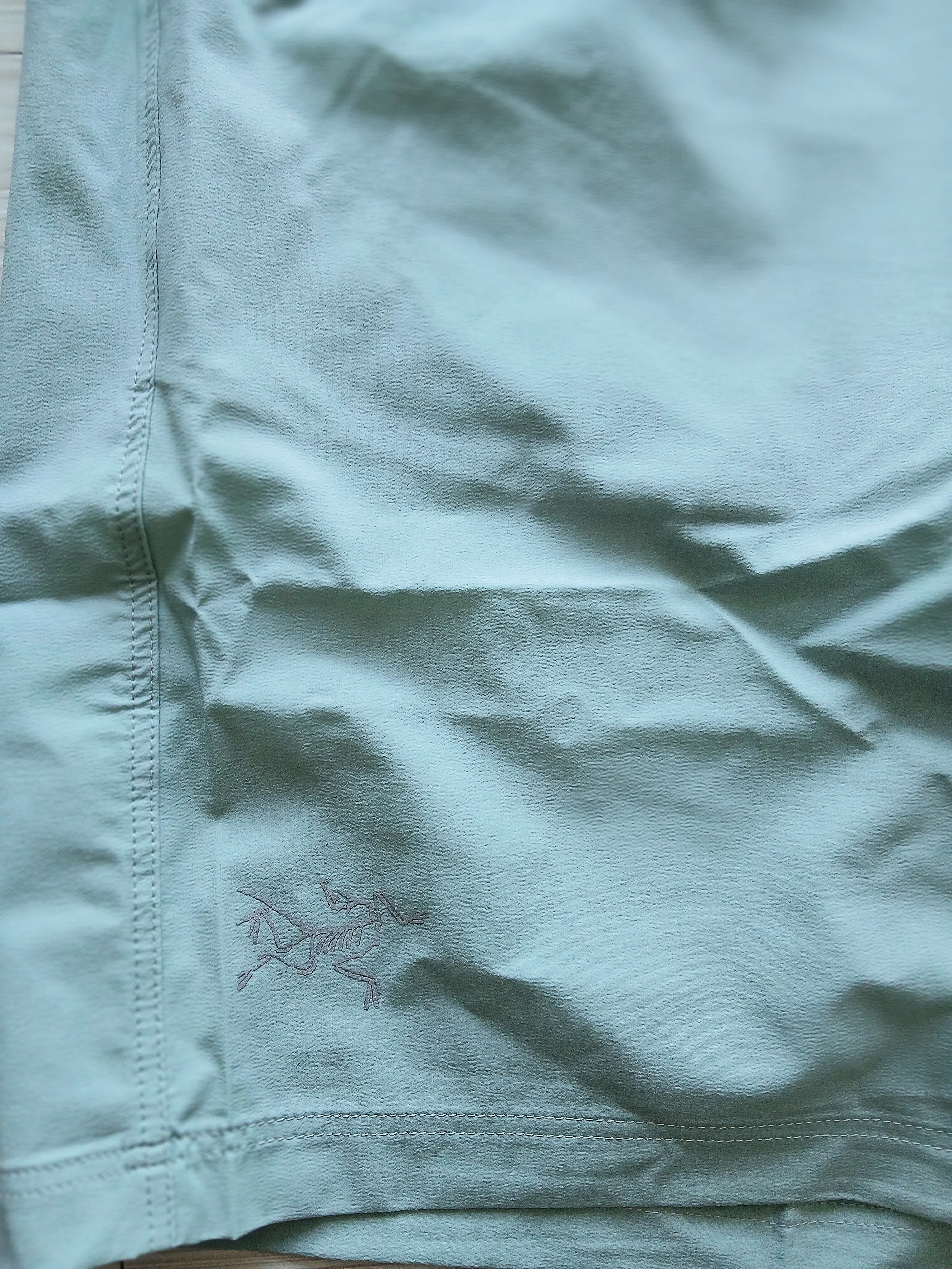 Arc'teryx Incendo Shorts 9 Inch Stone Green 착용 스타일 - 4