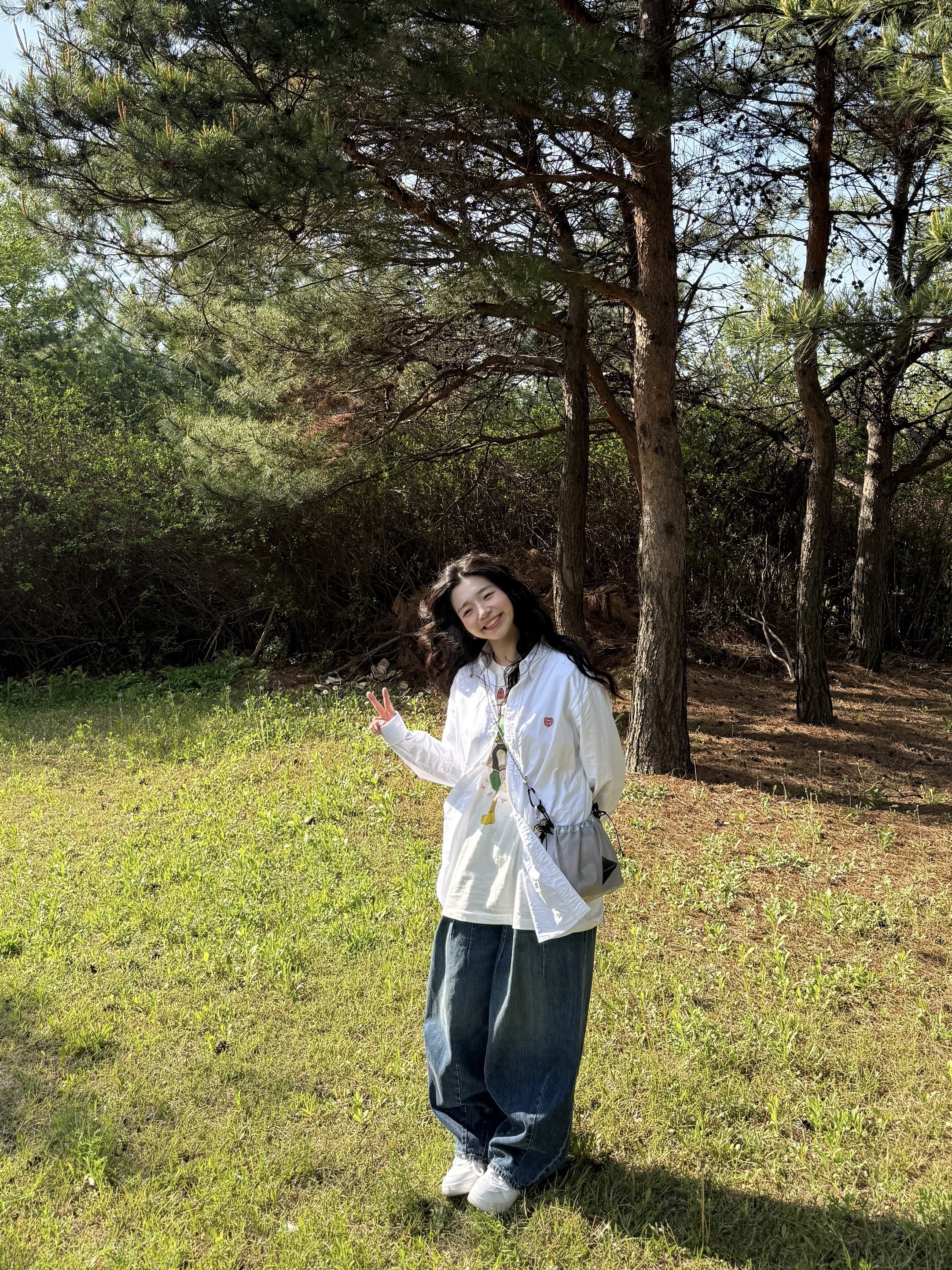 And Wander UL Sacoche with Dyneema Off White, Human Made Oxford BD Shirt White 착용 스타일