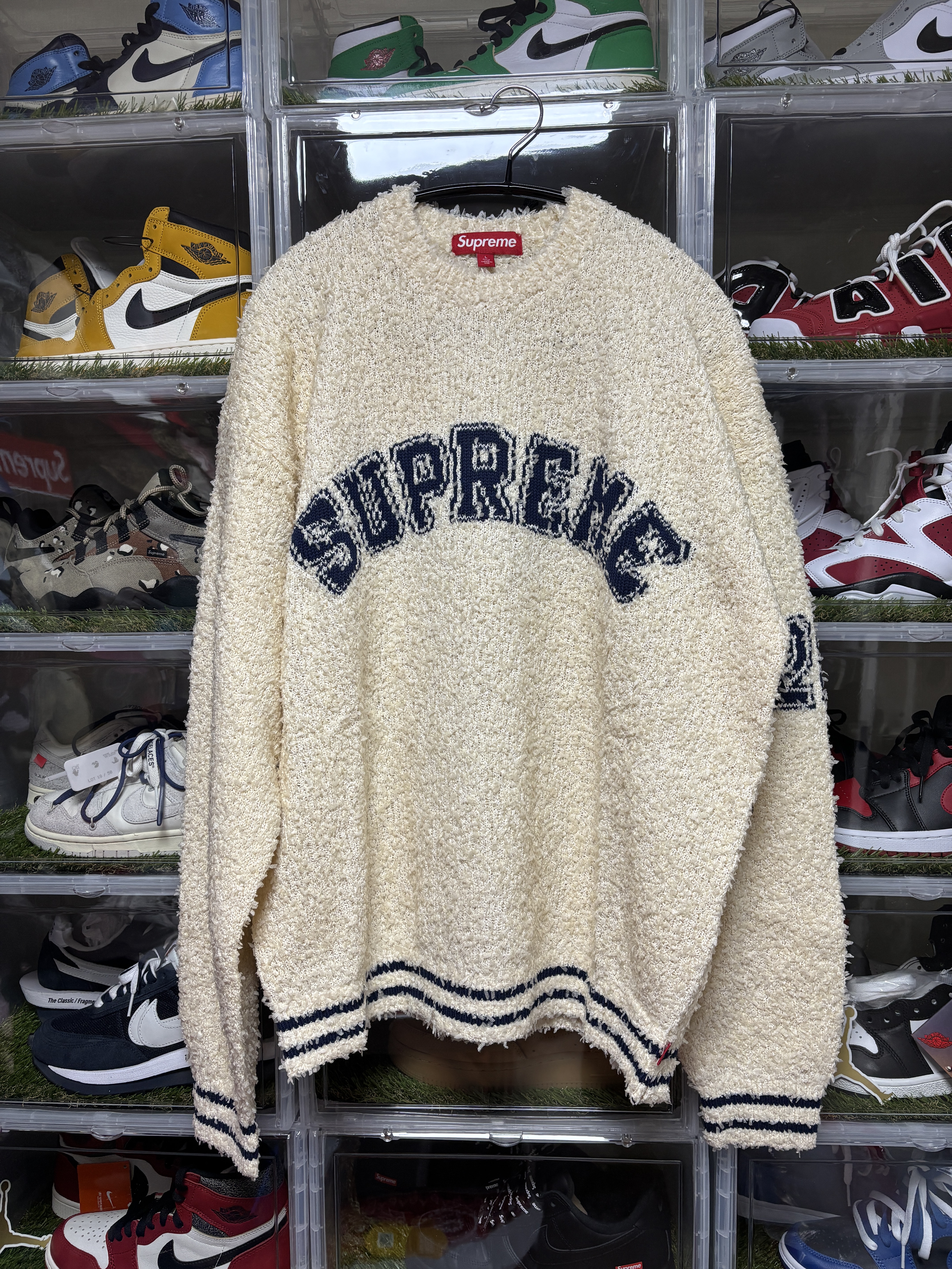 Supreme Textured Arc Sweater Cream - 25SS 착용 스타일