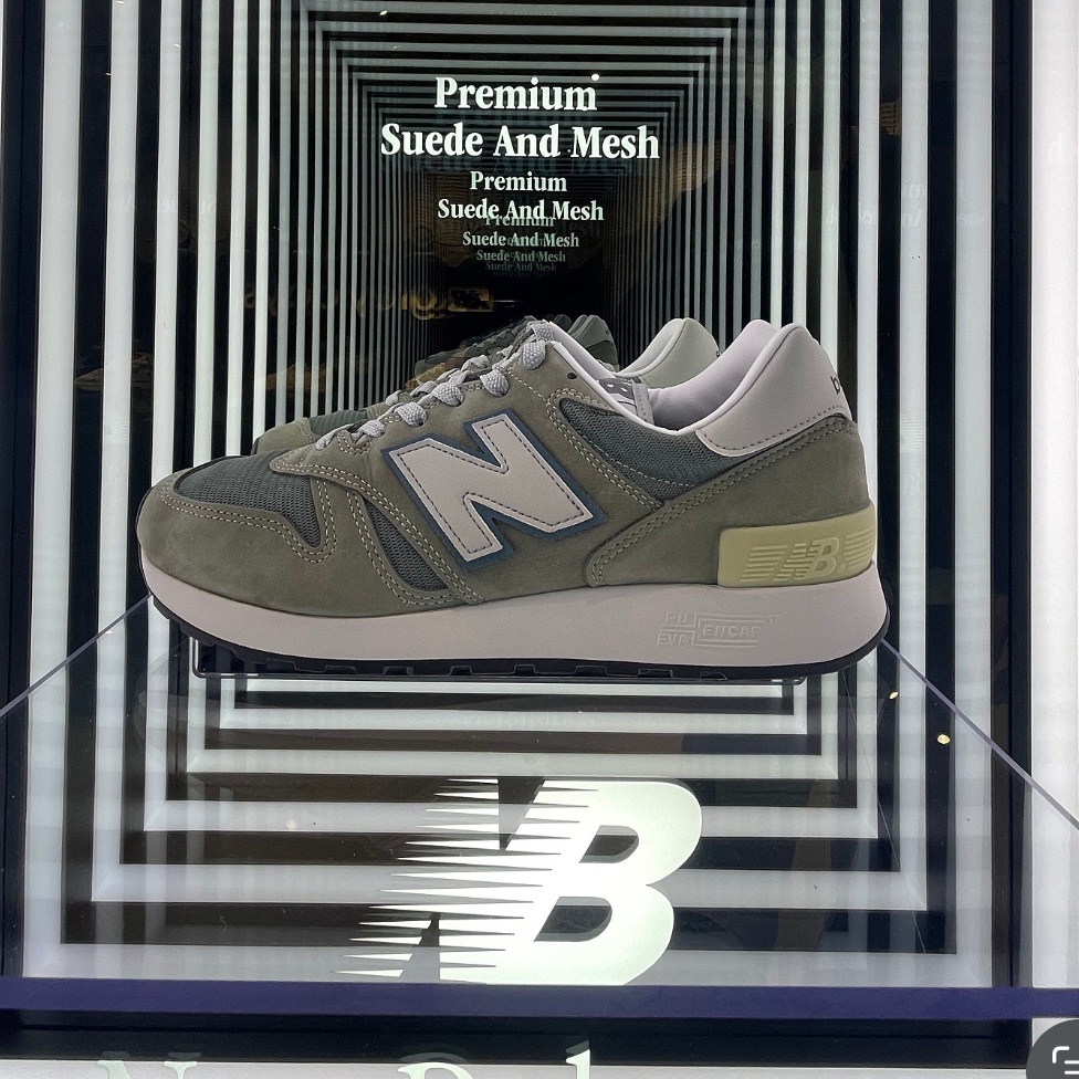 New Balance 1300 Made in USA Mirage Grey Monument 착용 스타일
